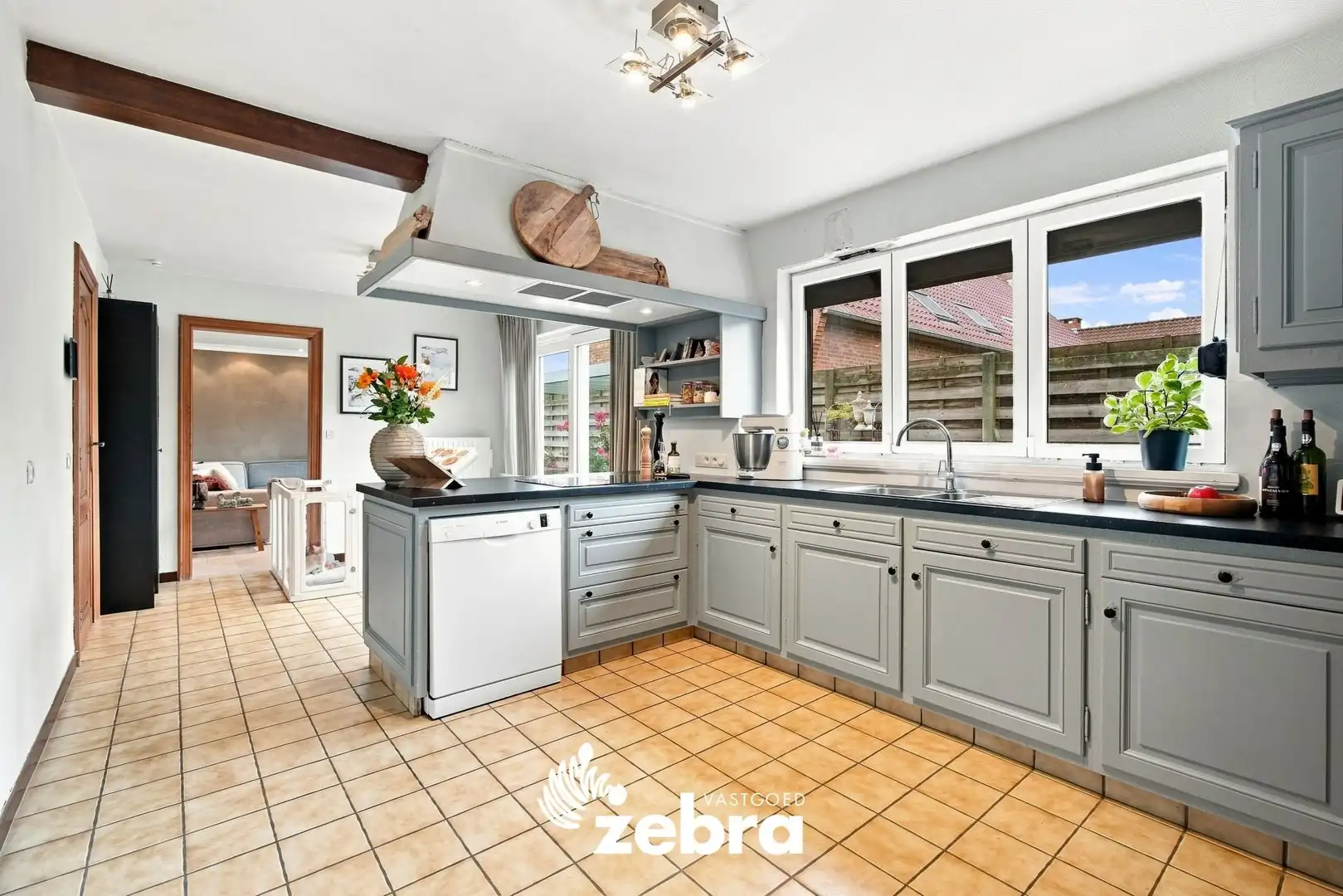 Verzorgde villa gelegen in een doodlopende straat vlakbij Bellegem centrum! foto 9