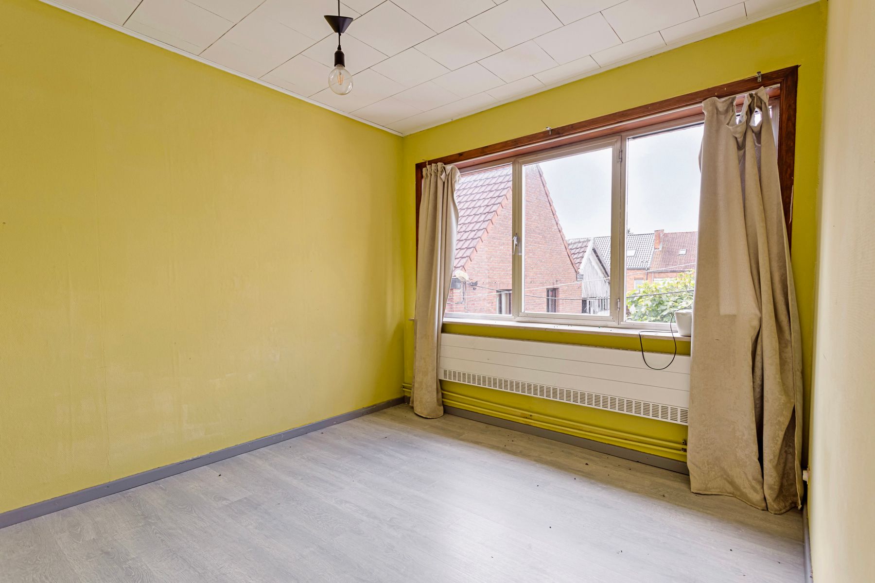 Uitzonderlijk gebouw met feestzaal, appartement en garages foto 22