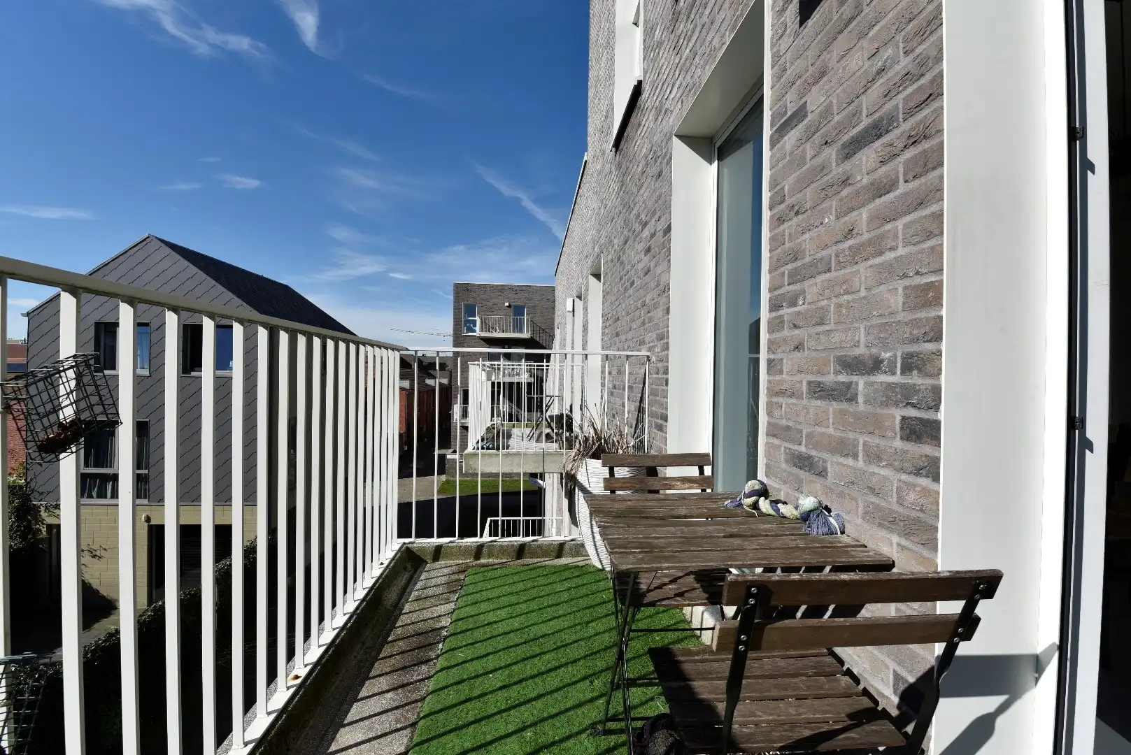 Gemeubeld appartement met autostaanplaats foto 11