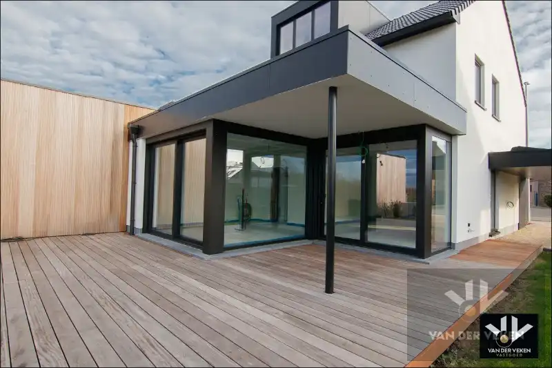 TOTAAL VERNIEUWDE WONING - ENKEL NOG AFWERKEN NAAR EIGEN SMAAK EN INZICHT foto 18