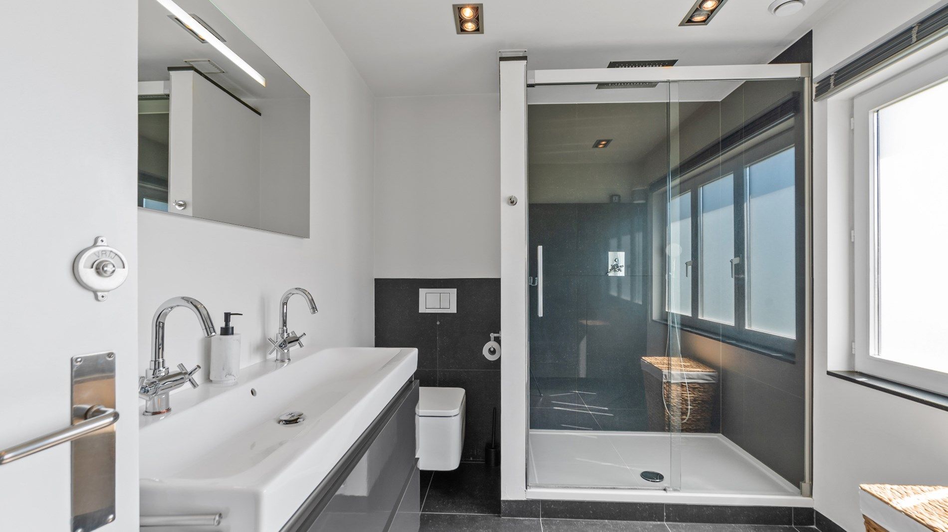 Volledig gerenoveerde, instapklare woning vlakbij Maastricht foto 23