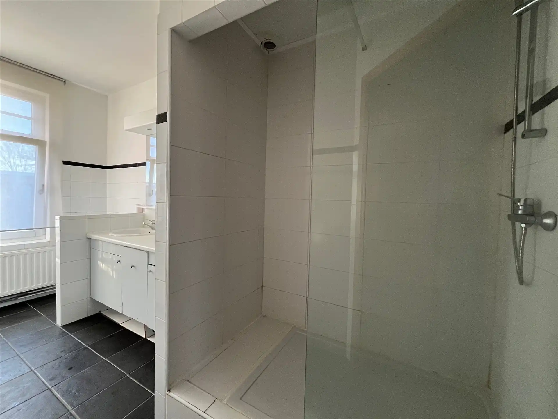 Appartementsgebouw met parking en tuin! foto 13