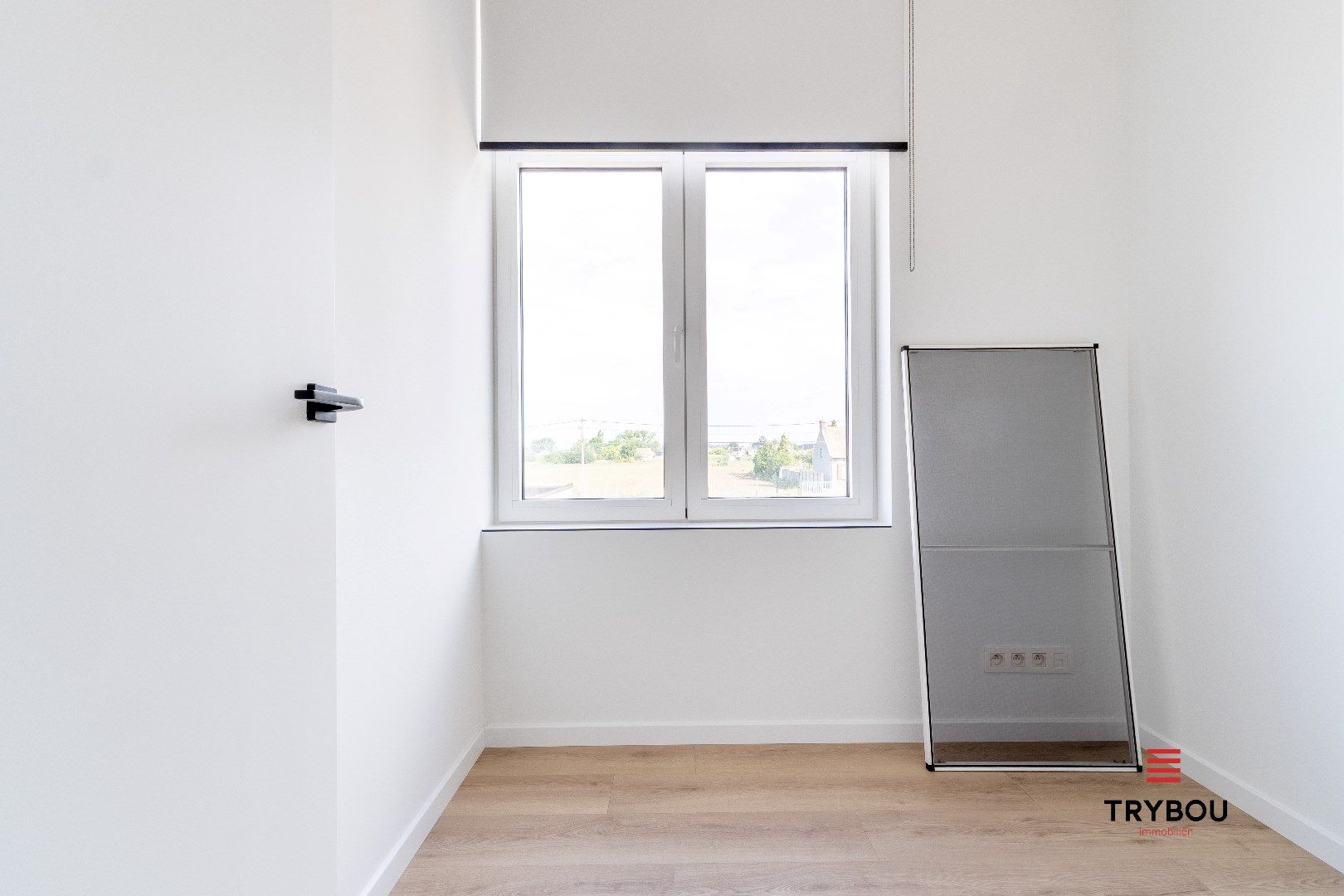 2 hoogwaardig afgewerkte nieuwbouwwoningen met garage foto 20