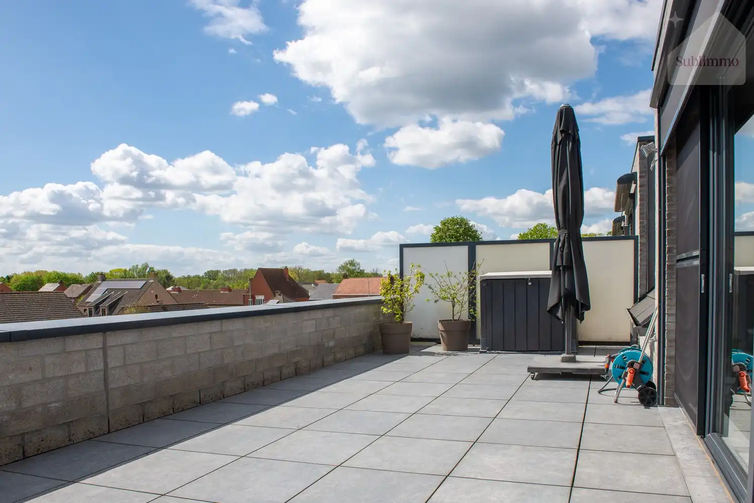 Verzorgd dakappartement met groot terras en dubbele parking foto 17