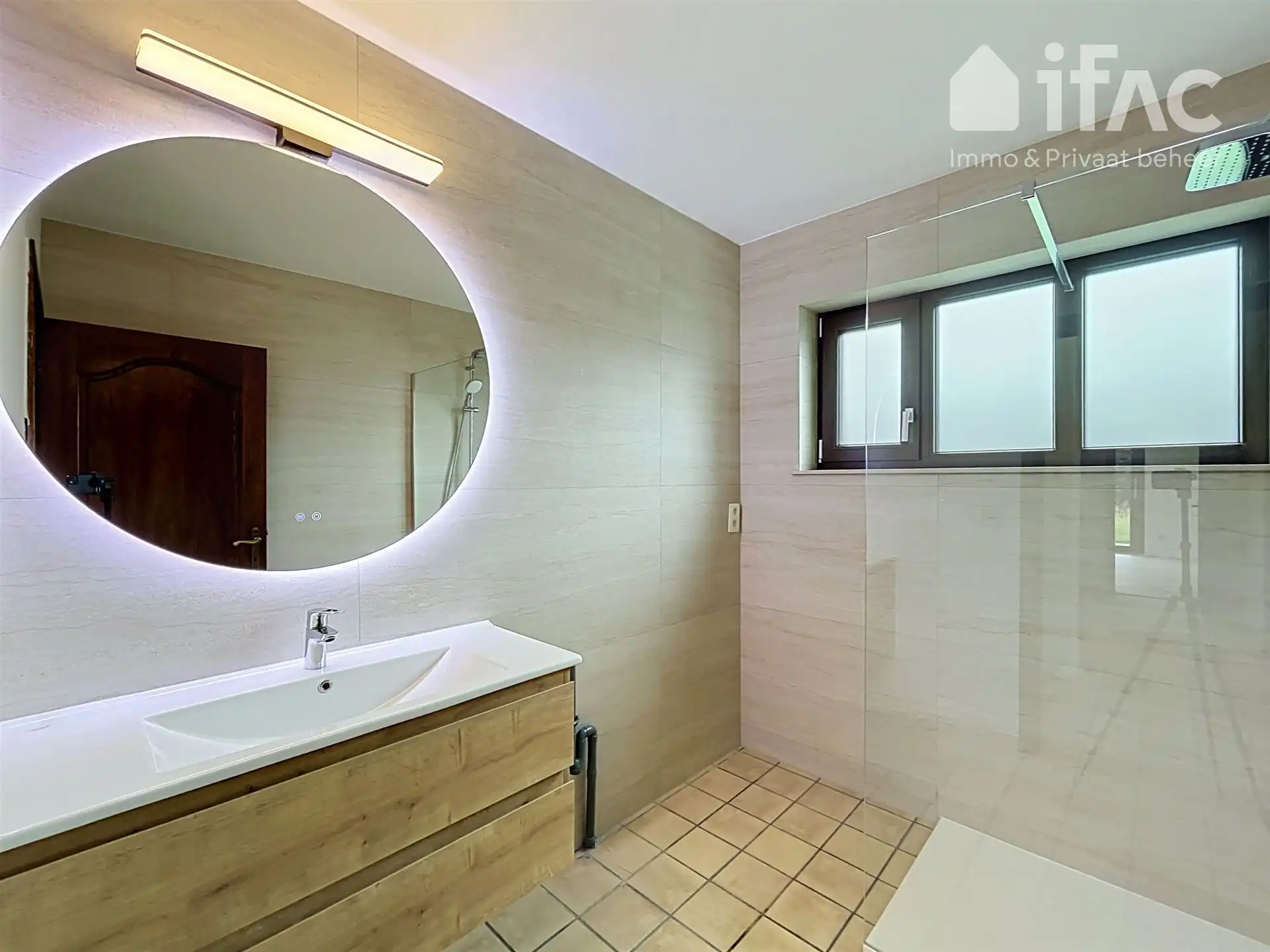 Ruime en gerenoveerde 5-Slaapkamer Villa met Tuin  foto 14