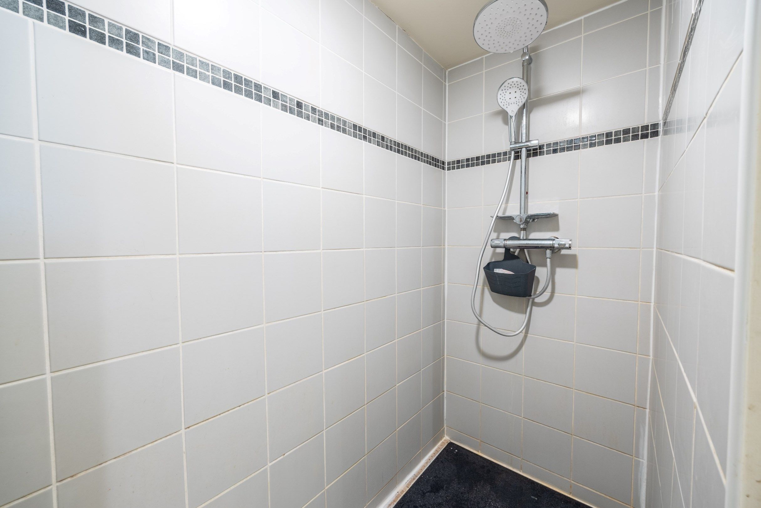CHARMANTE GEZINSWONING MET MAGAZIJN EN UITWEG foto 10