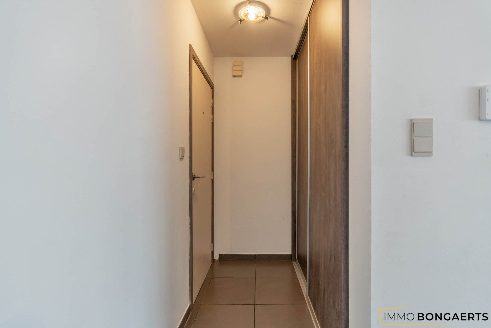 Gelijkvloersappartement met 1 slaapkamer en garage. foto 8