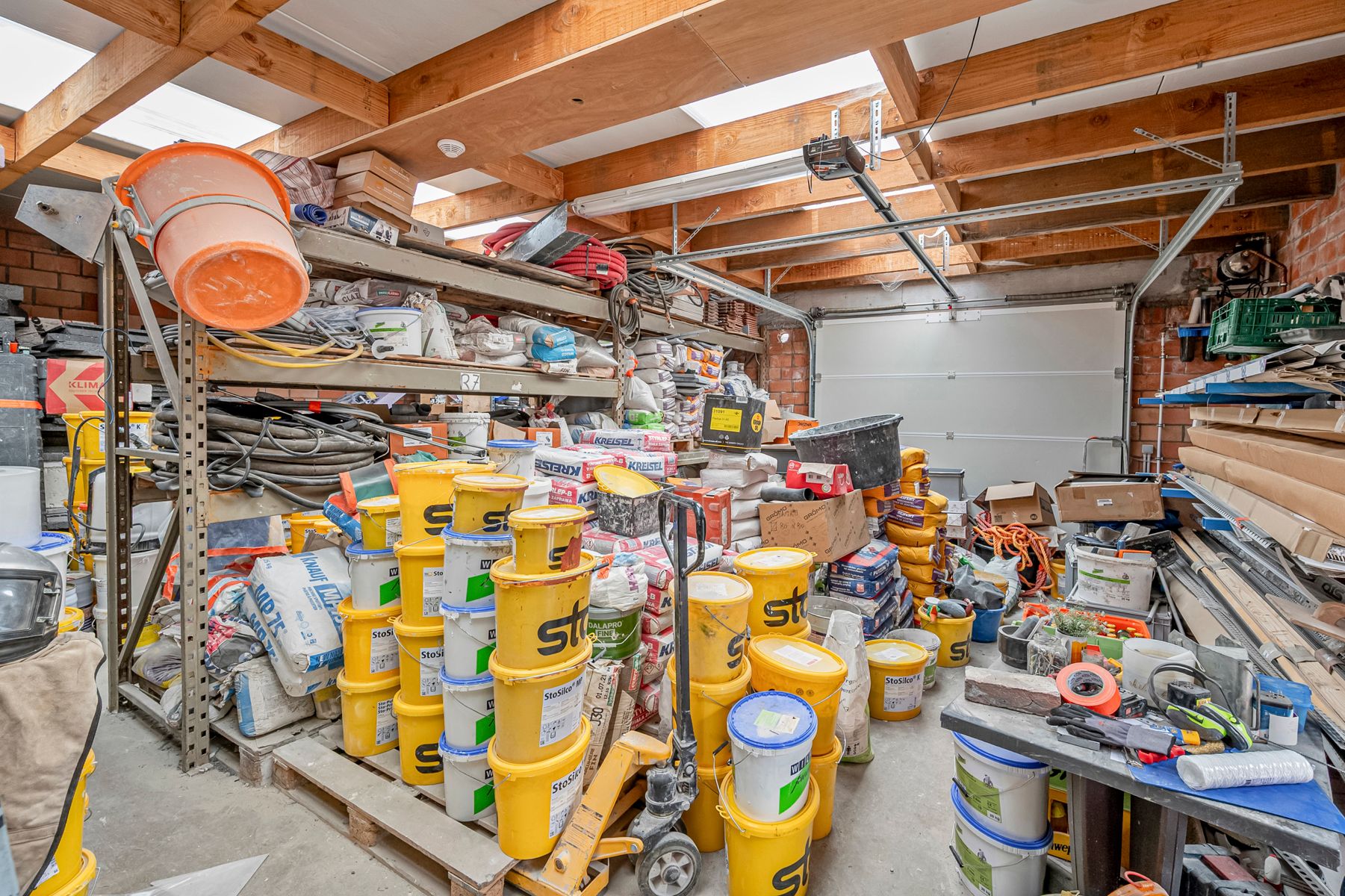 Instapklare woning met 4 slaapkamers en magazijn foto 23