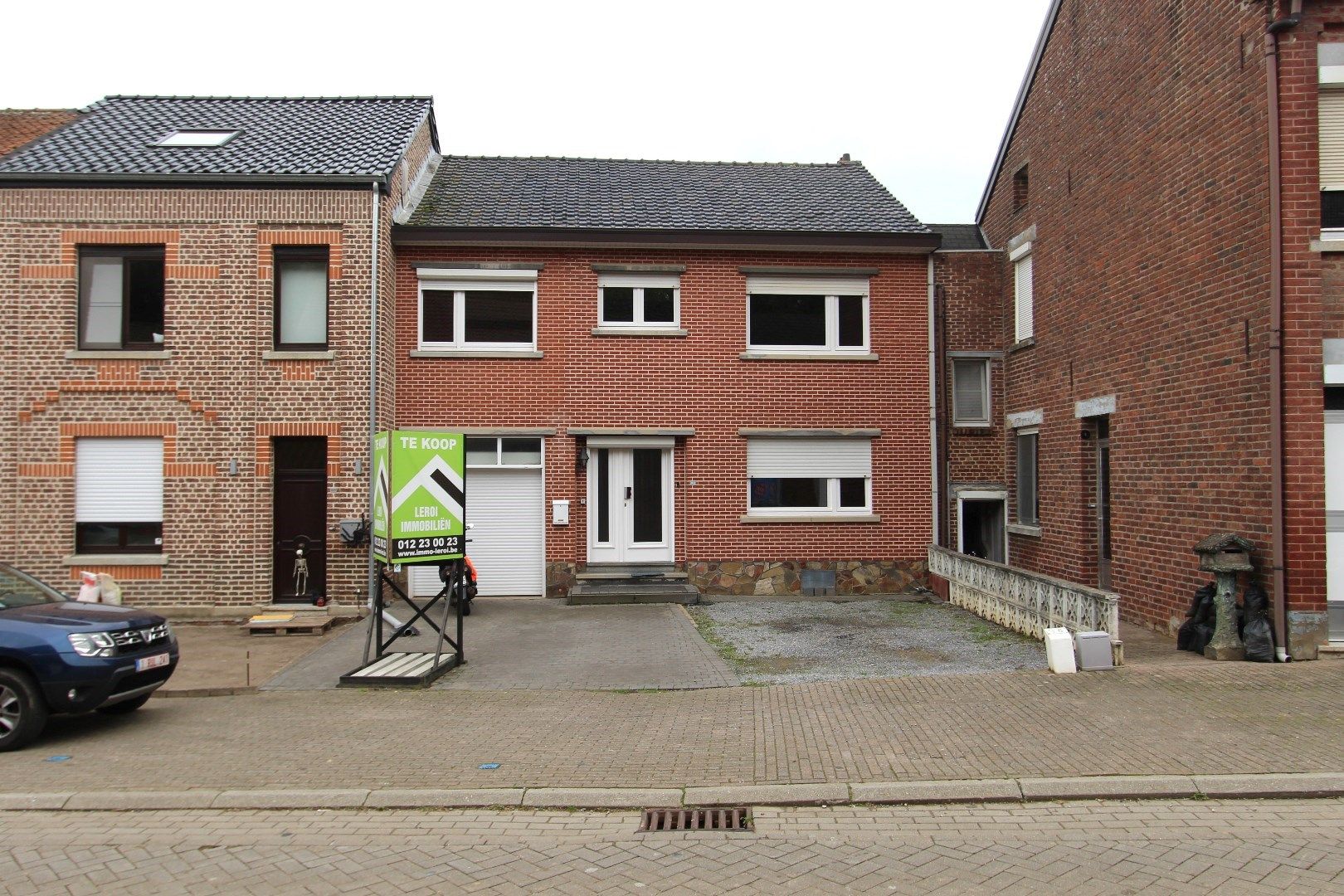 Ruime woning met 4 slaapkamers, garage en diepe tuin te Sluizen Tongeren  foto 1