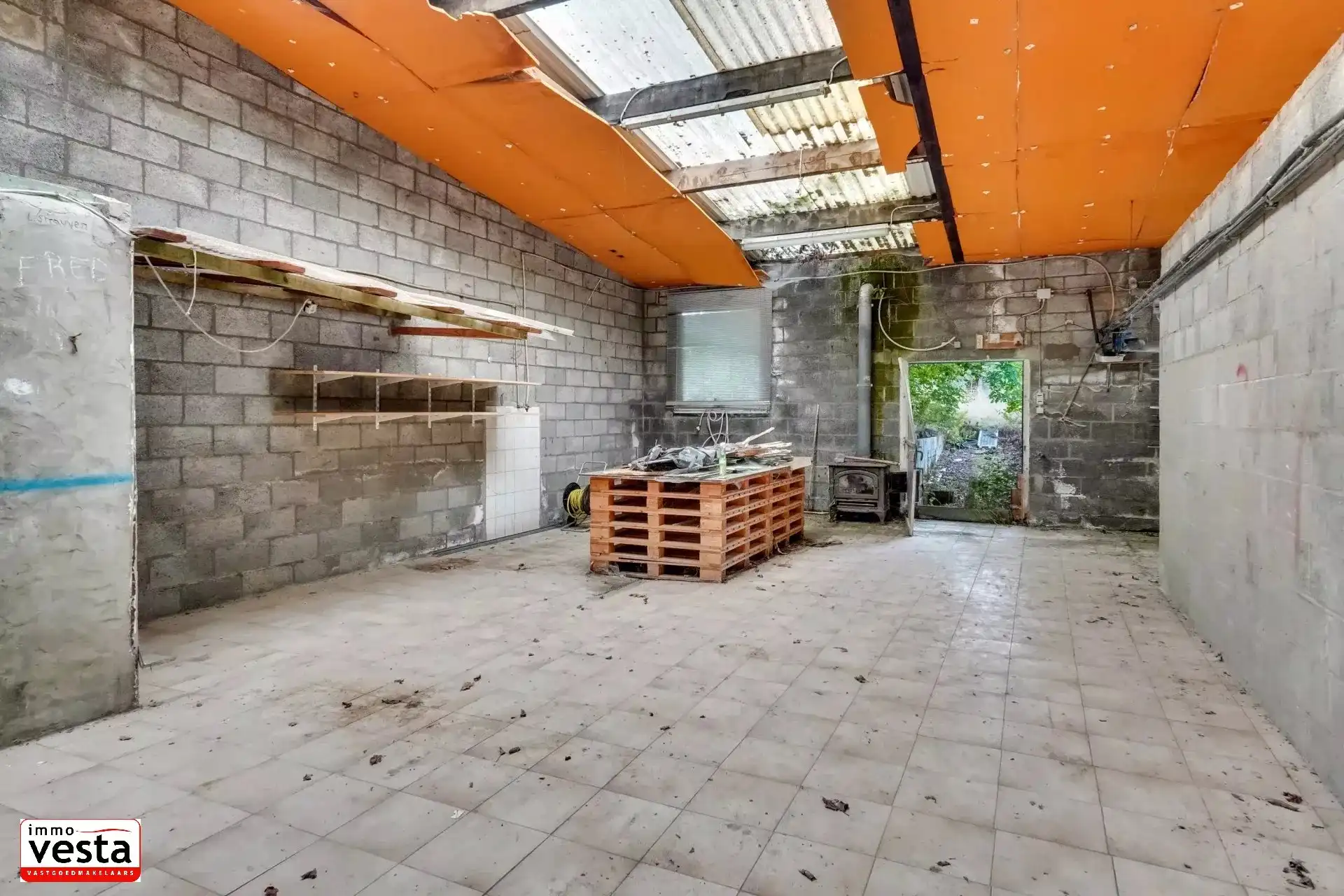 Handelspand met woonst op groot perceel foto 10