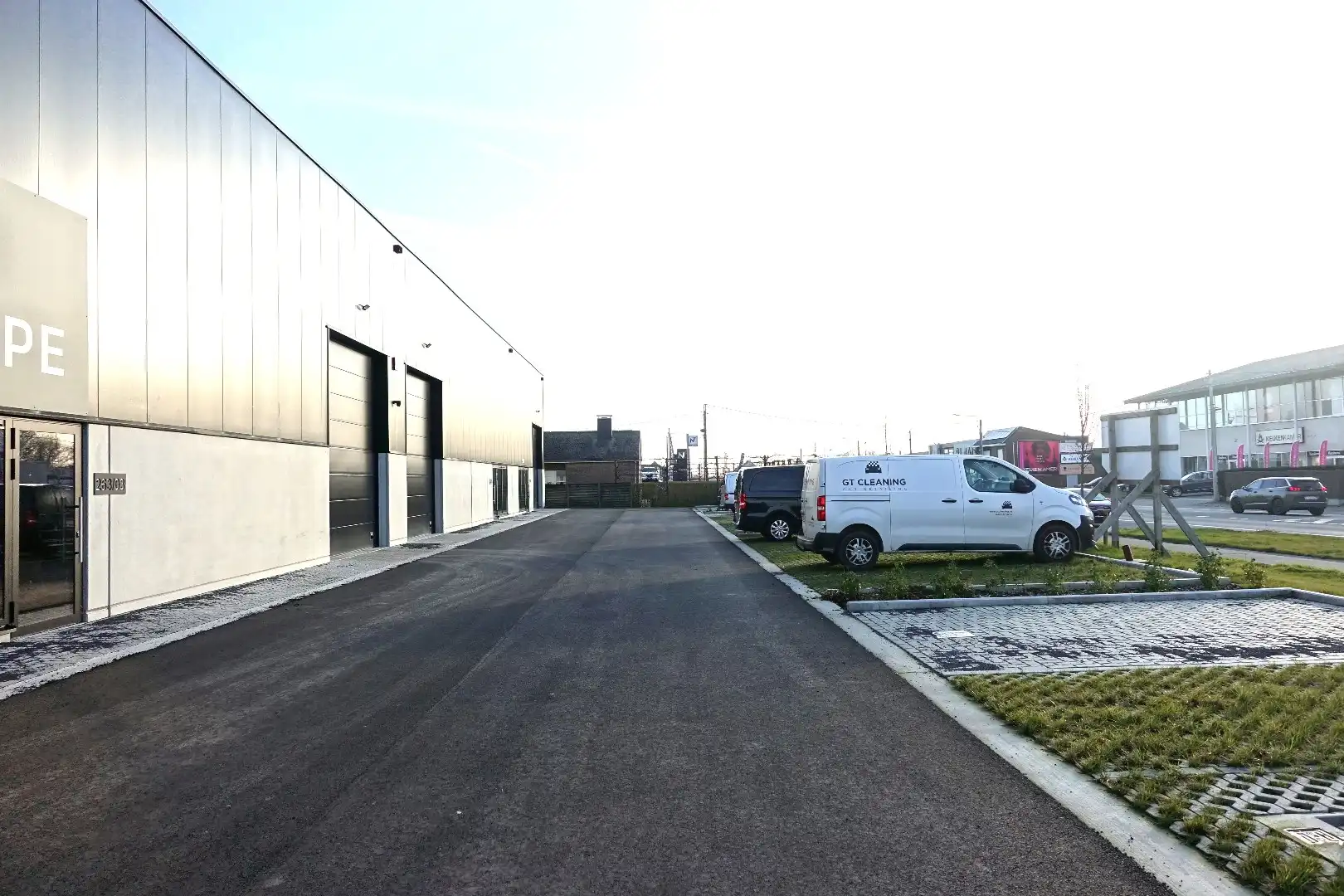 Loods te huur op uitstekende locatie. foto 7