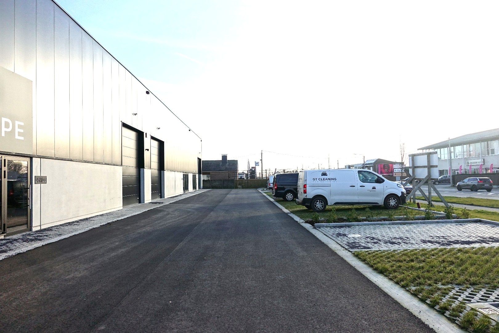 Loods te huur op uitstekende locatie. foto 7