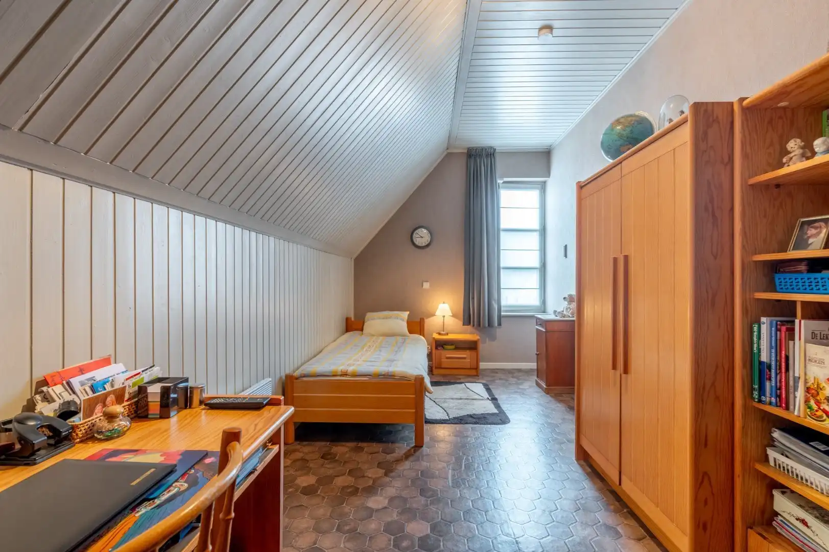 Villa met 3 kamers, 20 zonnepanelen en een dubbele garage op 800 m² foto 22