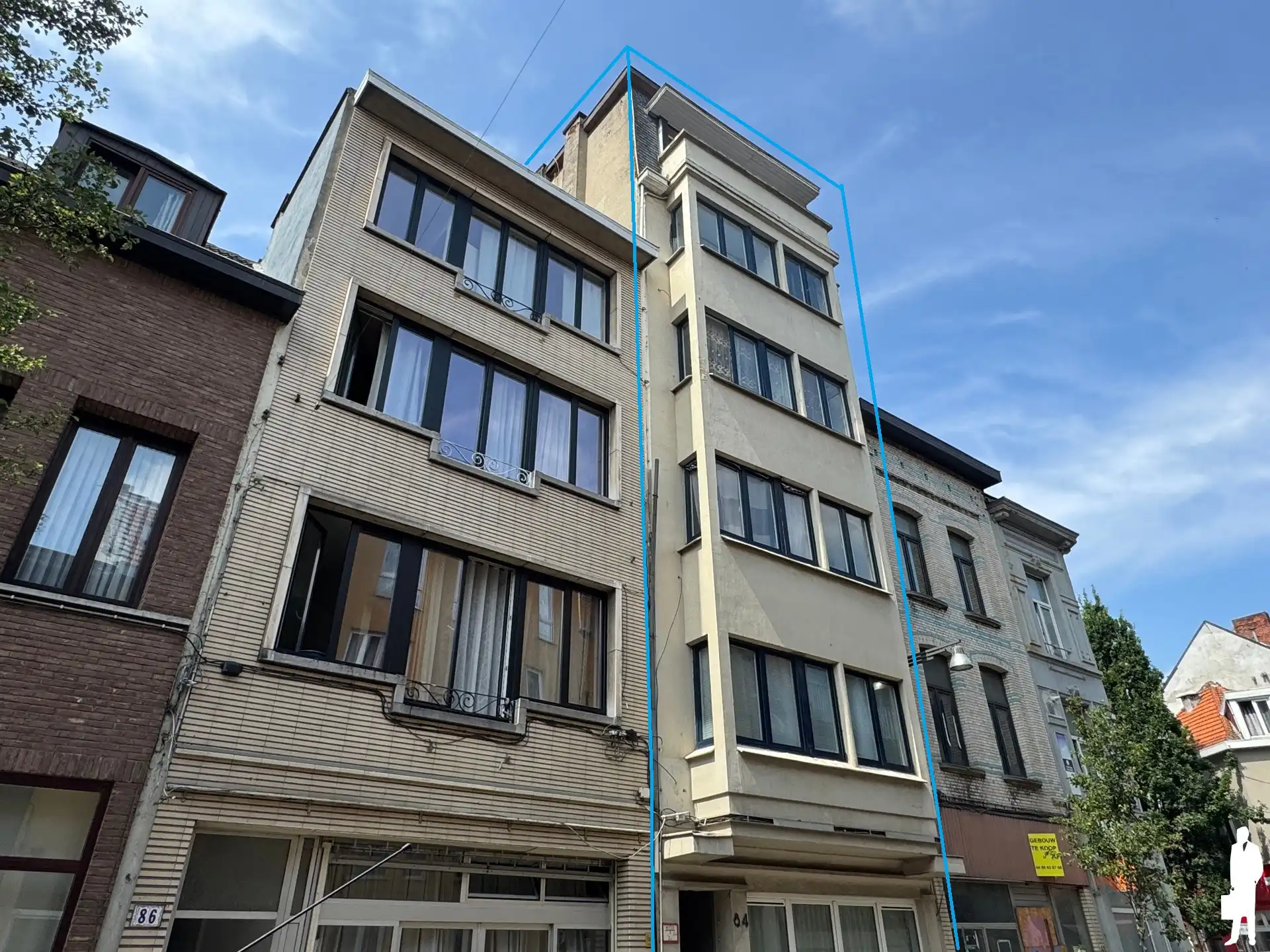 Volledig verhuurd opbrengsteigendom met 12 appartementen vergund, conform en uitstekend rendement foto {{pictureIndex}}