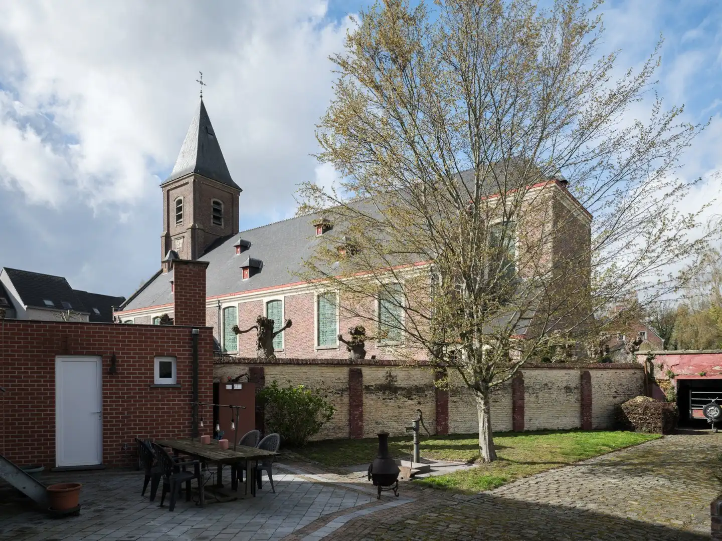 Karaktervolle burgerwoning met stadstuin op het dorpsplein van Zwijnaarde foto 34