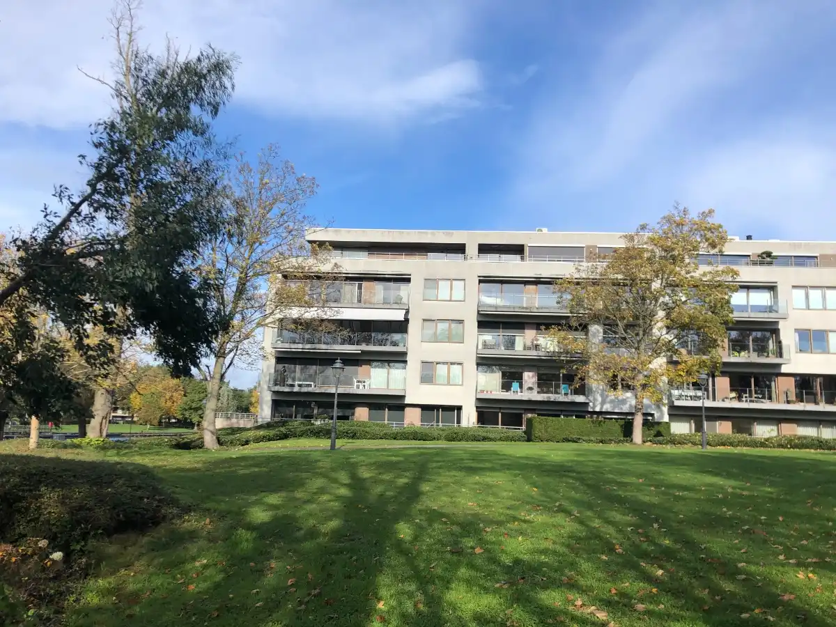 LUXE APPARTEMENT + zeer riant zongericht terras, dubbele garage & (wijn)kelder foto 6