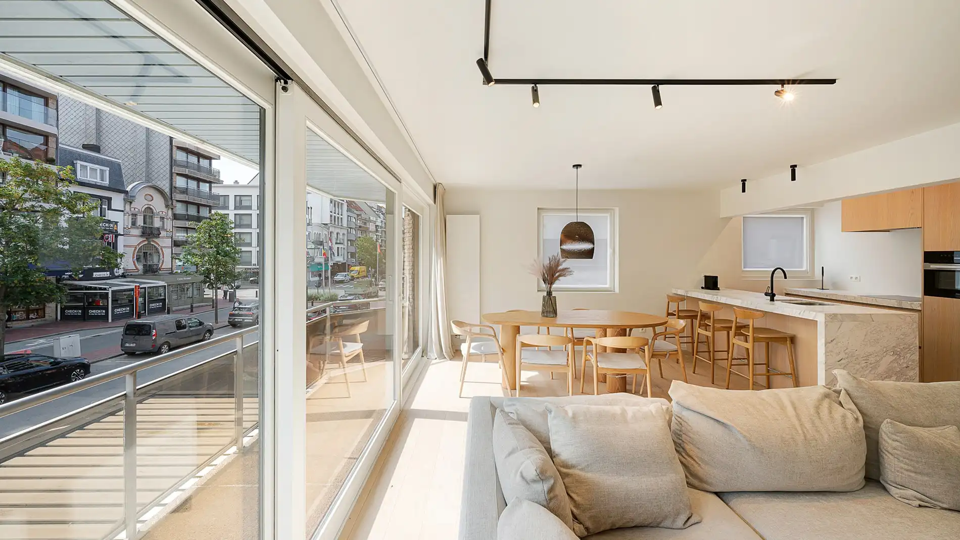 Gerenoveerd hoekappartement met 3 ruime slpks.  foto 8