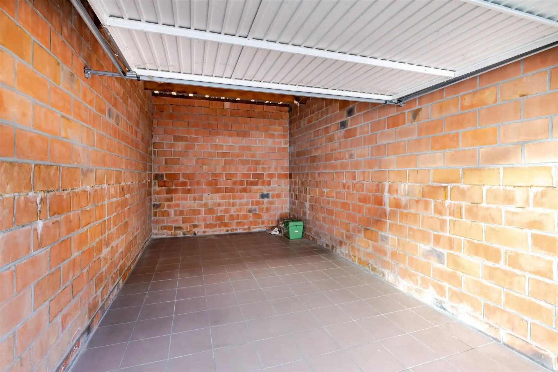 Ruim app met 2 slks, dubbel terras en garage foto 16