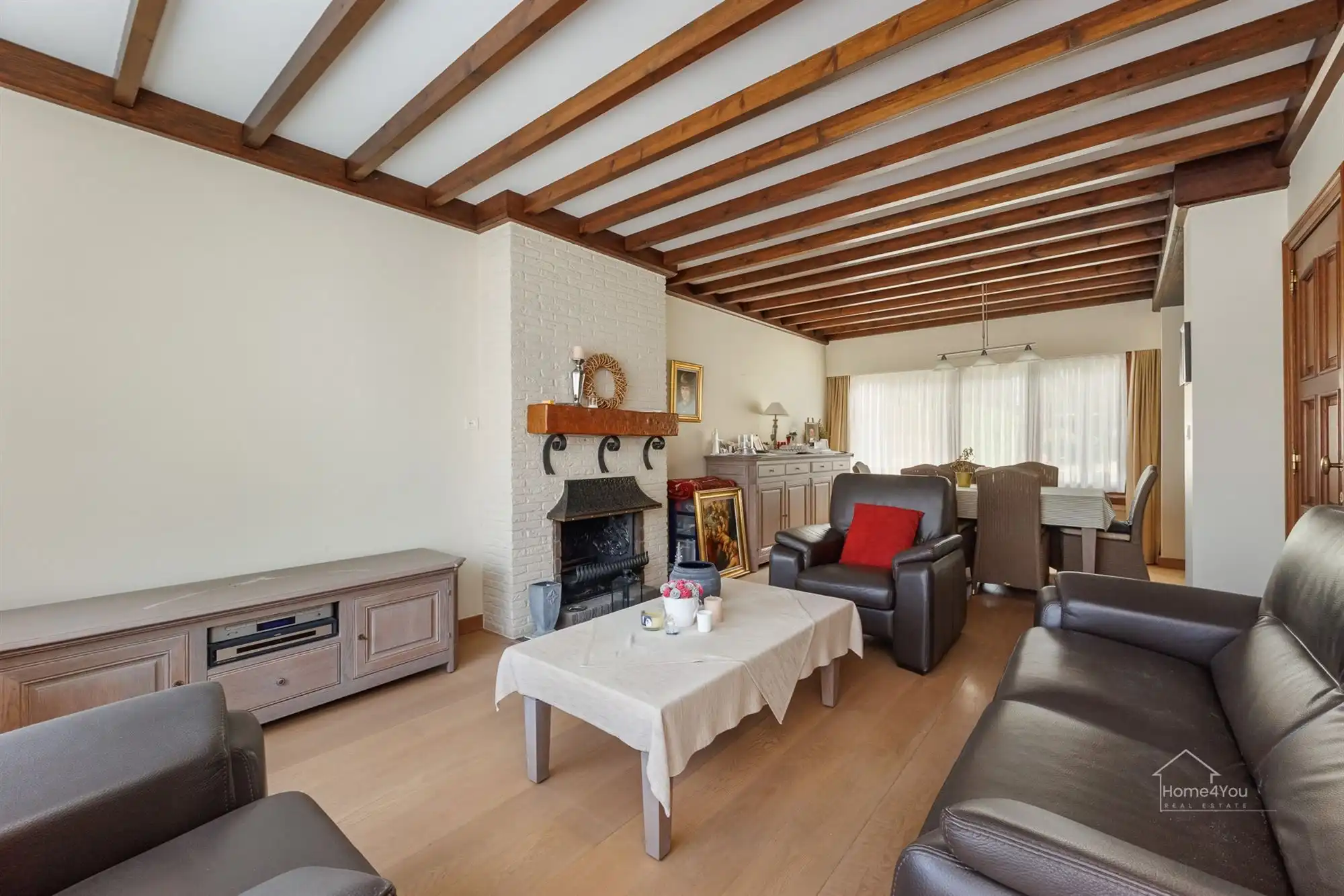 Te renoveren rijwoning met garage op toplocatie te Kontich foto 5