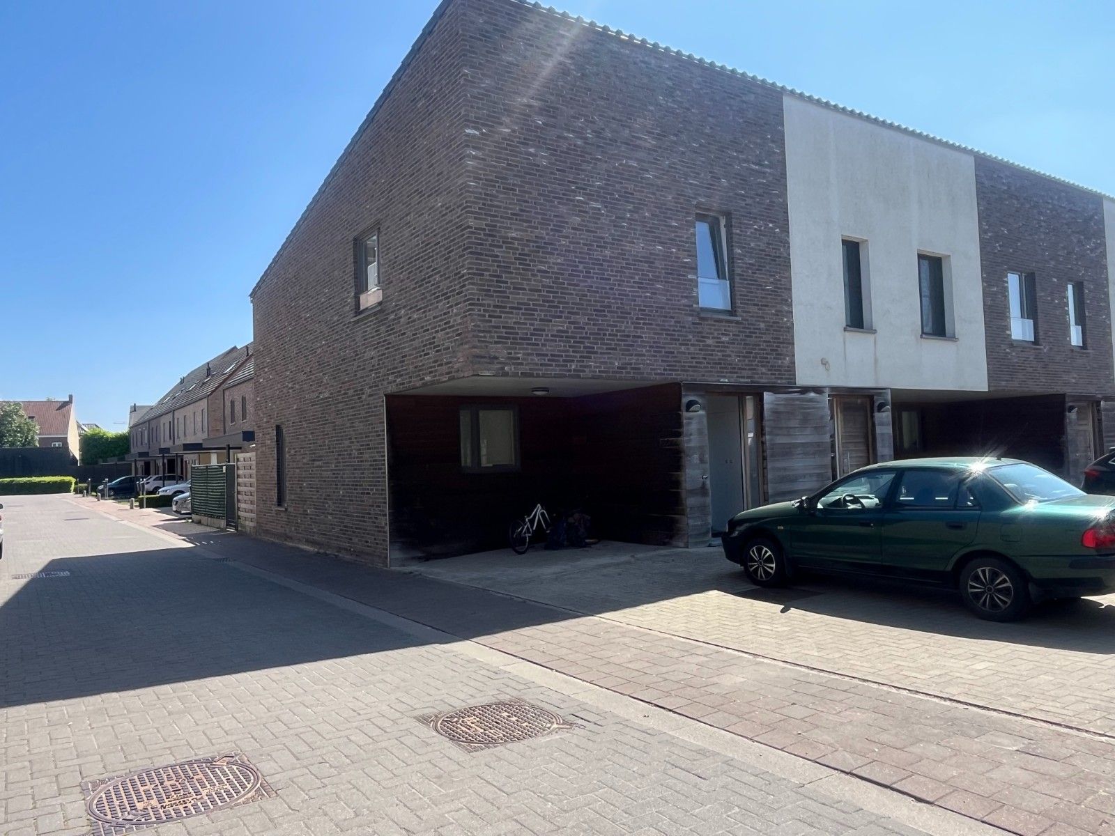 Huis met 3 slaapkamers te huur in hartje Waregem! foto {{pictureIndex}}