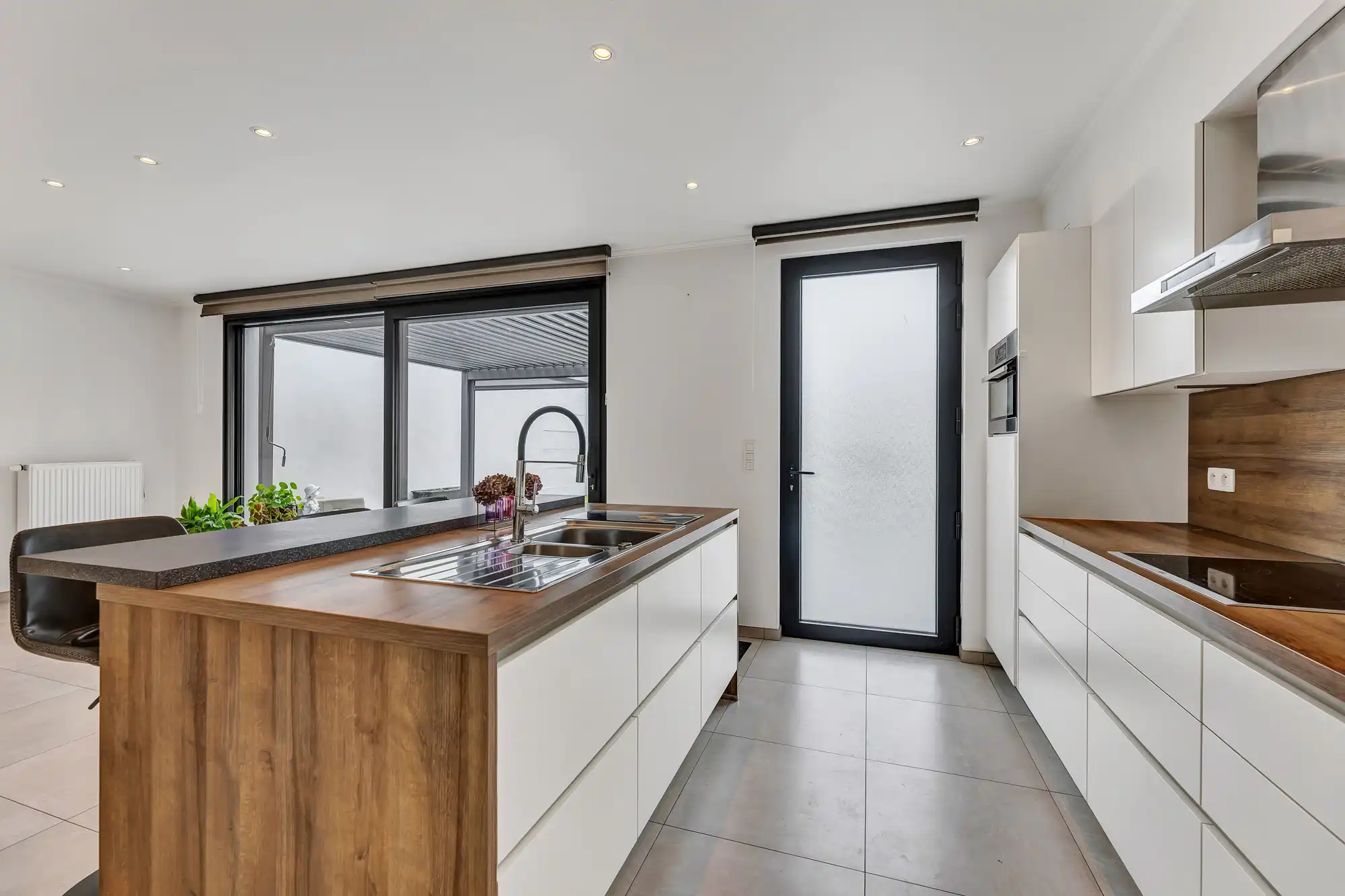 Prachtig gelijkvloers appartement met tuin foto 6