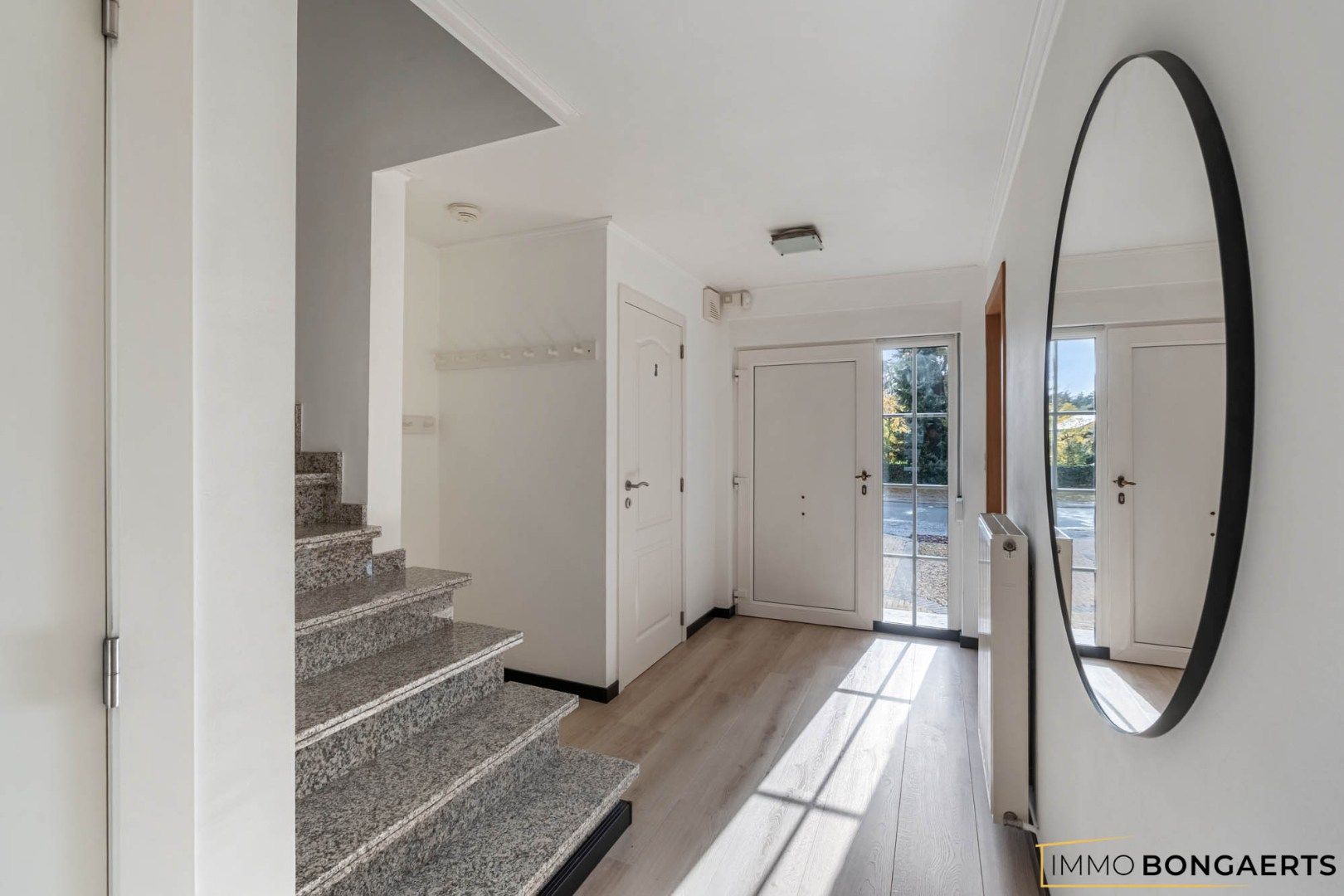 Instapklare woning met 4 slaapkamers en zwembad foto 4