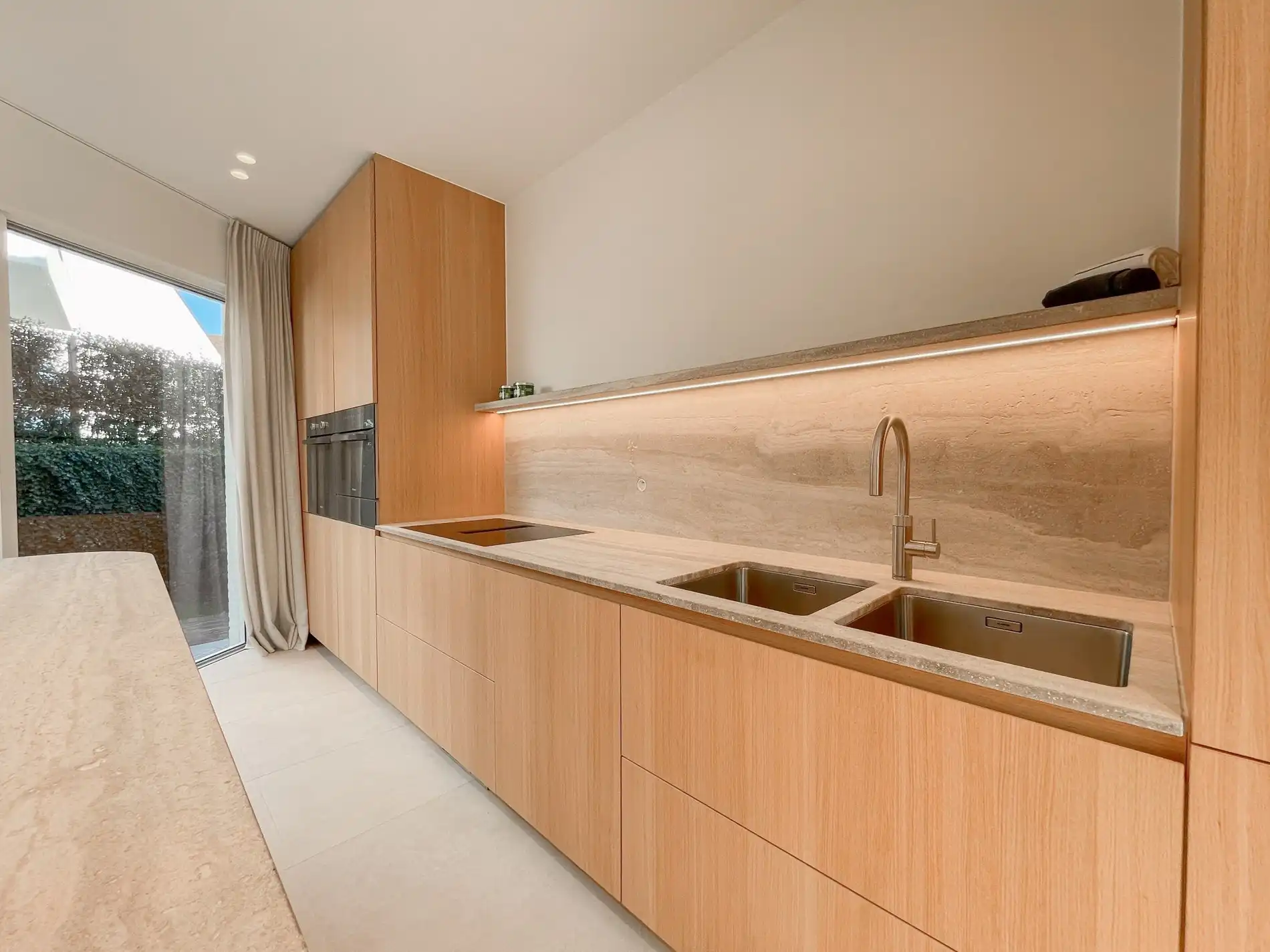 Exclusieve villa: Uitzonderlijk volledig gerenoveerde villa met frontaal zeezicht. foto 20