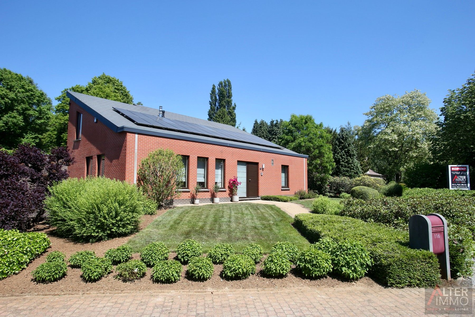 Uitzonderlijke woning op een uitstekende locatie. Top onderhouden,  4/5 slaapkamers op een extra breed (41,5m) perceel van ca. 20 are vlakbij Zolder centrum - prachtige tuin! foto {{pictureIndex}}