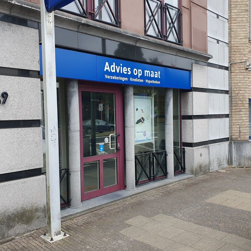 Handelspand met goede zichtbaarheid in het centrum van Neerpelt foto {{pictureIndex}}