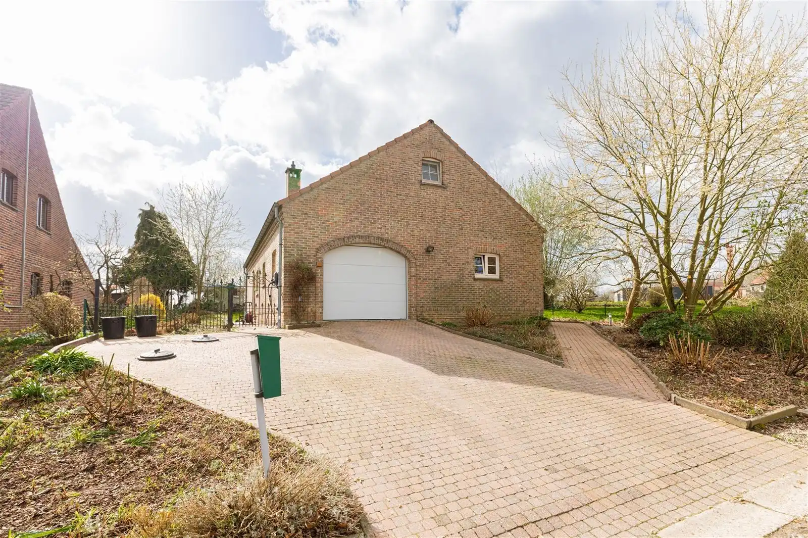 Hoofdfoto van de publicatie: Villa in doodlopend straatje op wandelafstand van centrum