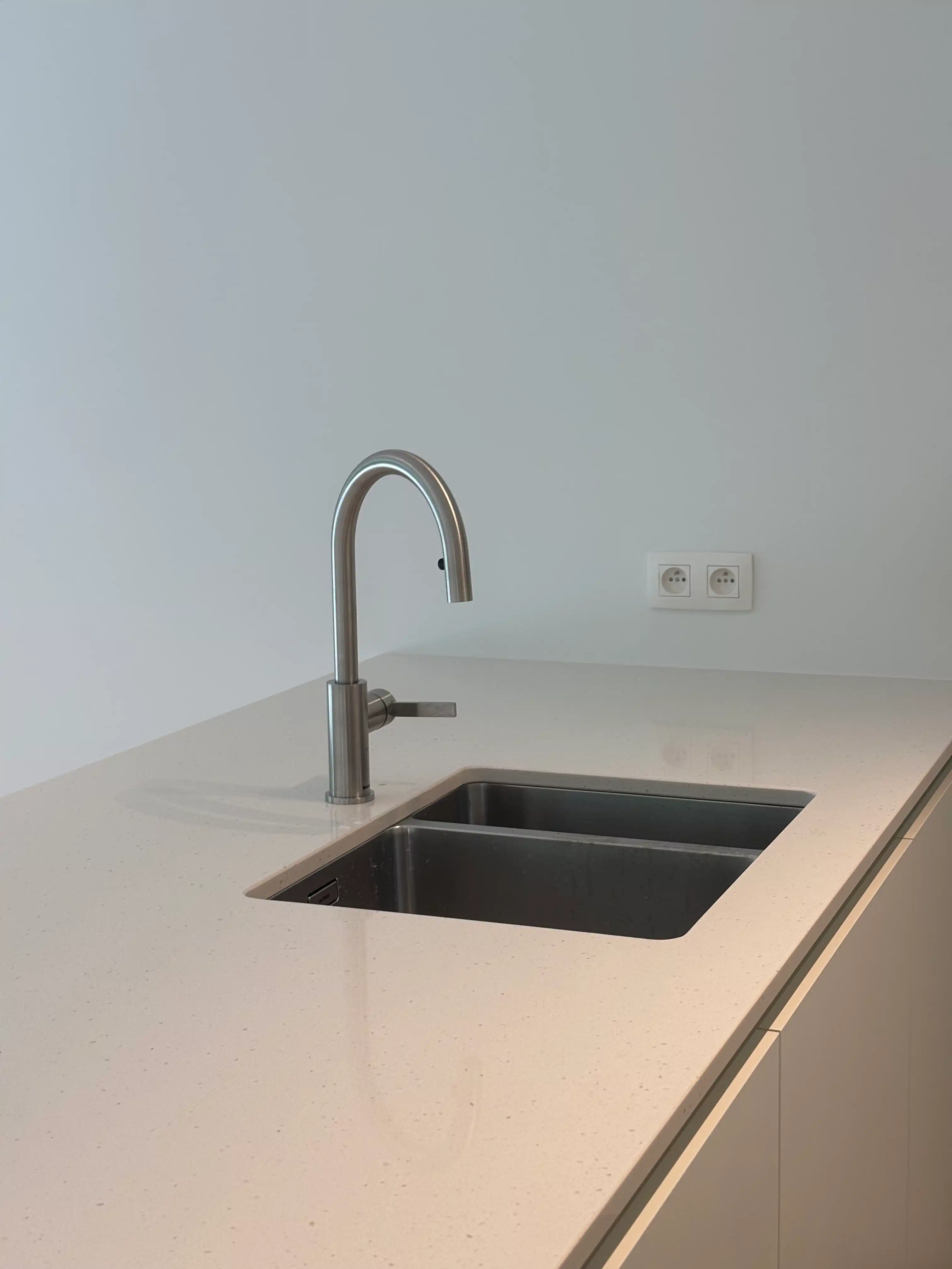 LUXUEUS NIEUWBOUWAPPARTEMENT MET SLAAPKAMER, BUREAU EN RUIM TERRAS foto 14