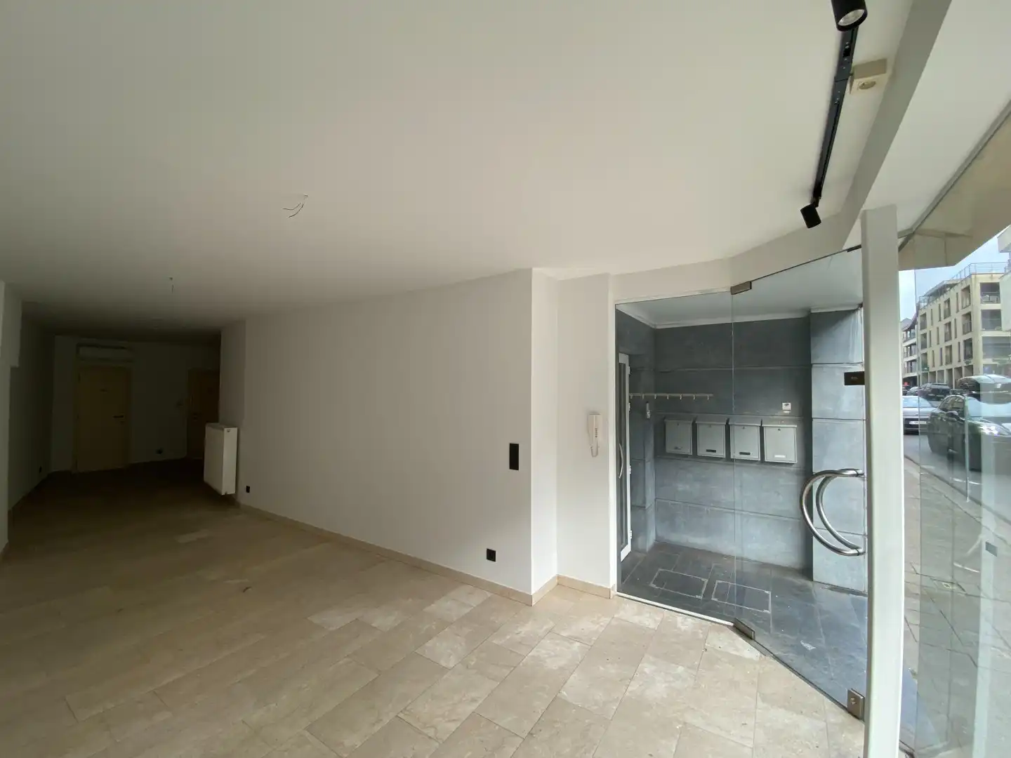 Zeer gunstig gelegen winkel-/praktijk- of kantoorruimte foto 7