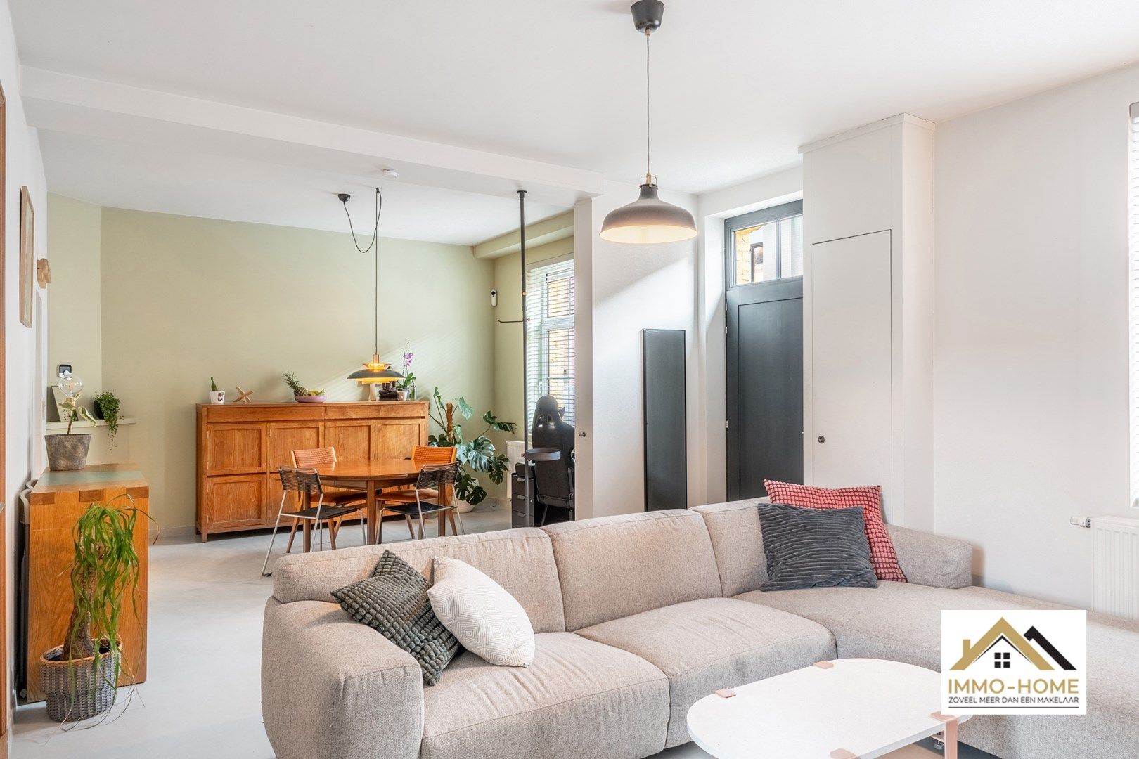 Charmevolle woning met drie slaapkamers te Gentbrugge foto 4