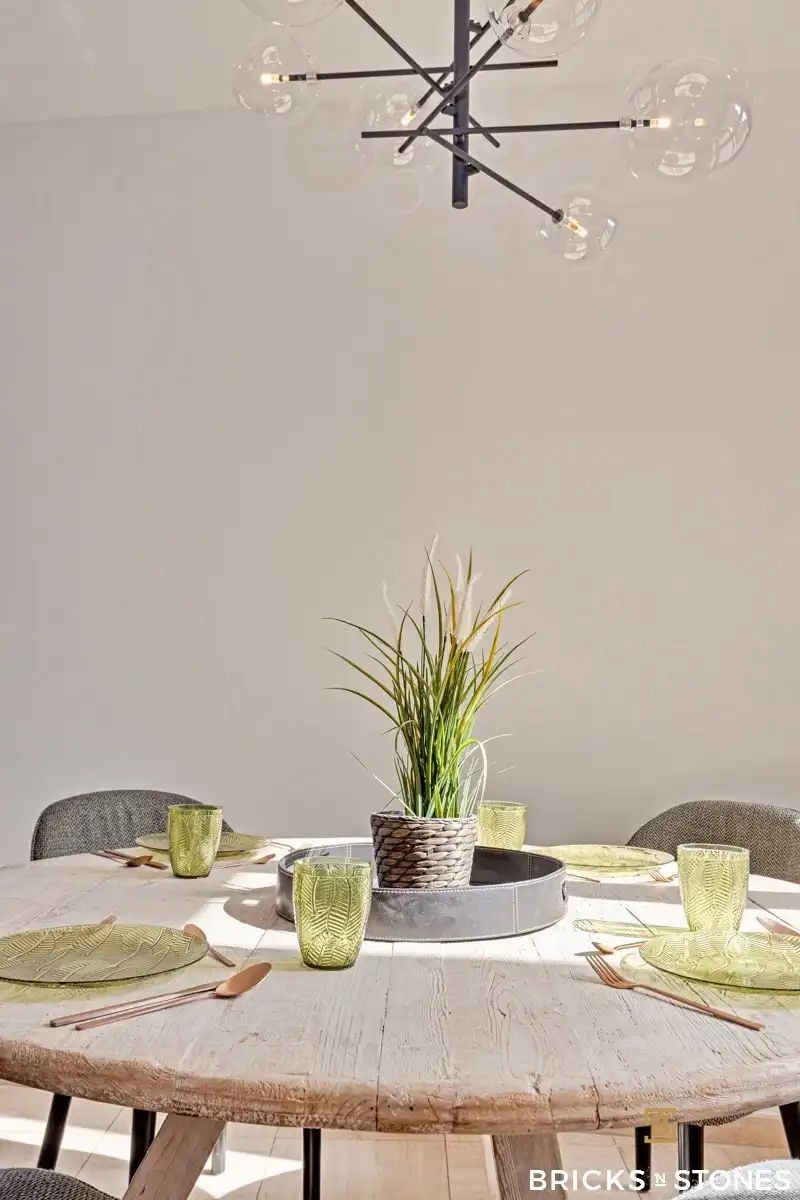 Zeer ruime halfopen bebouwing met praktrijkruimte en prachtige tuin foto 5