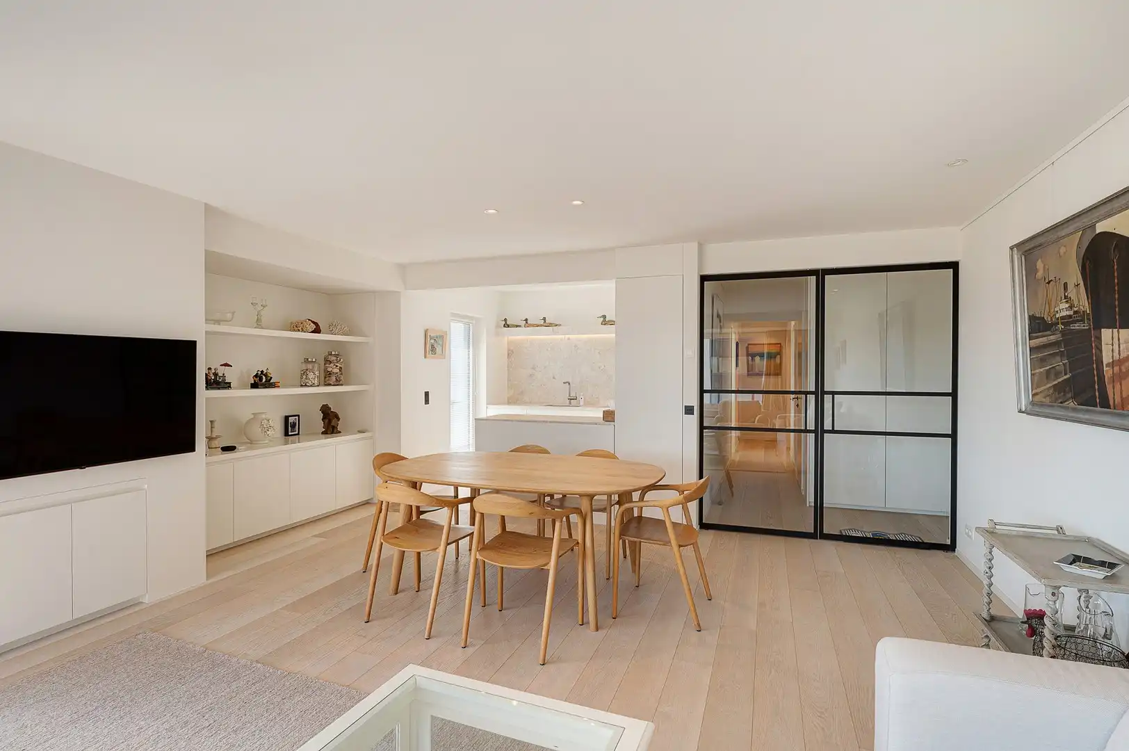 Stijlvol appartement op centrale locatie aan het Burgemeester Frans Desmedtplein. foto 16