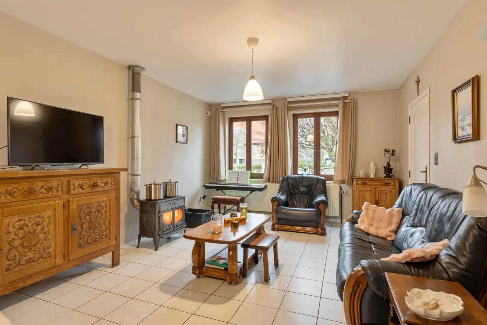 Vrijstaande gezinswoning, gebouwd in 1993 op een perceel van 5a74ca, gunstige ligging vlakbij het centrum. foto 7