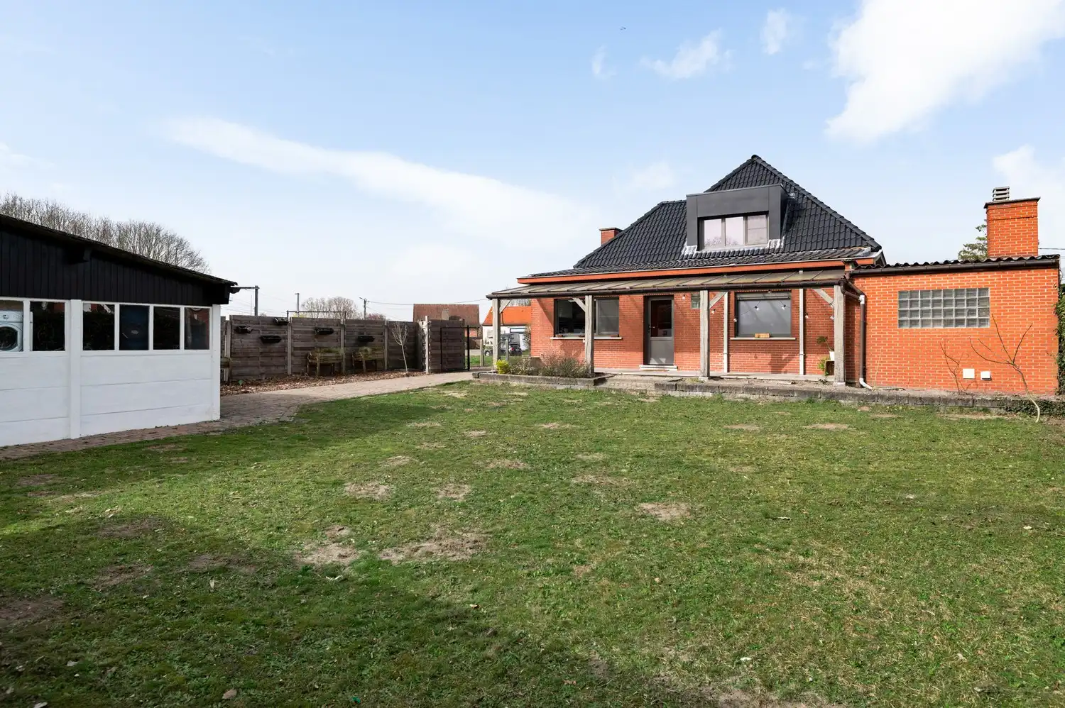 Aangename woning met ruime tuin en magazijn Te Koop op toplocatie in Begijnendijk foto 17