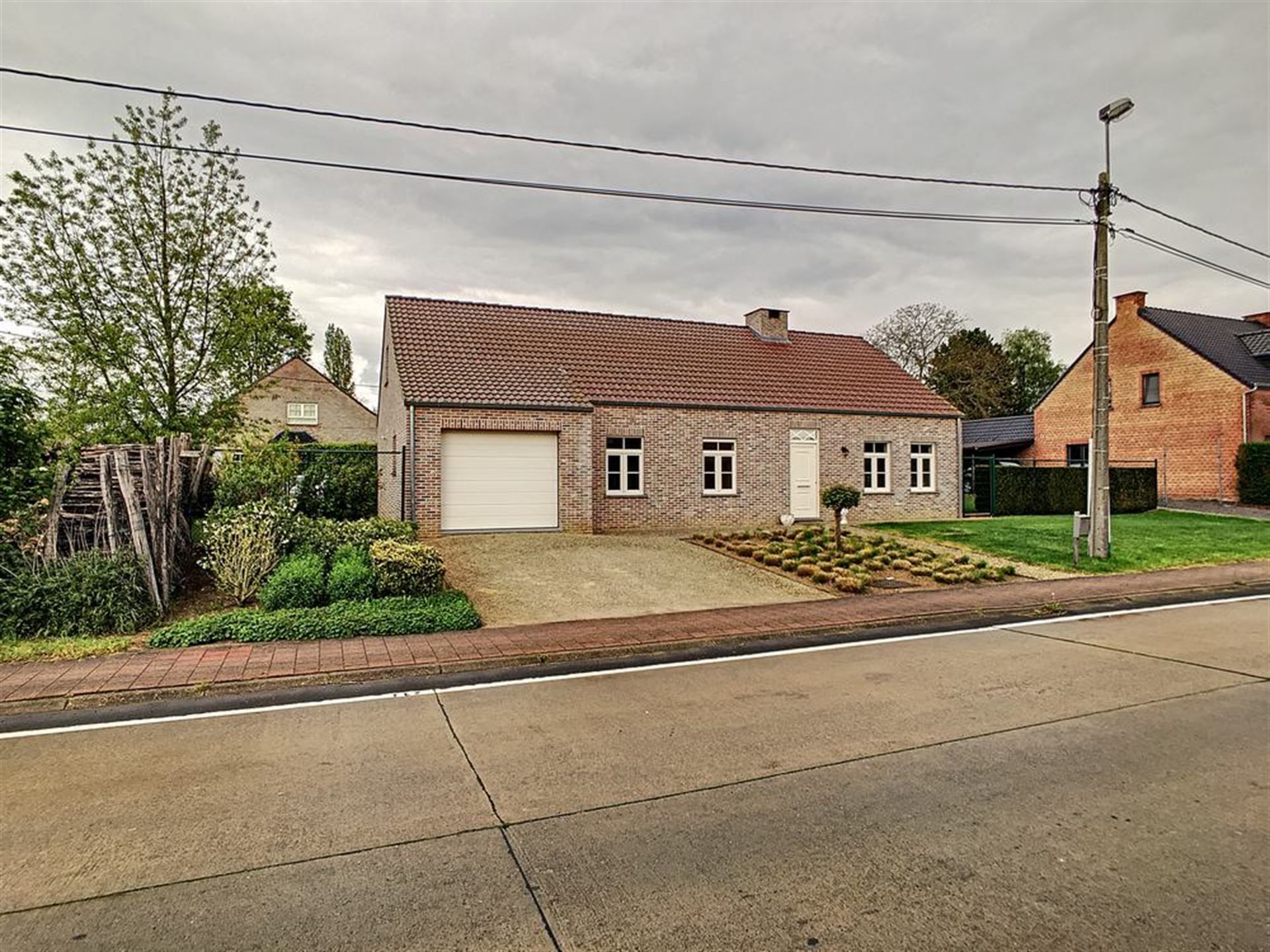 Leuke bungalow met ruime tuin foto {{pictureIndex}}
