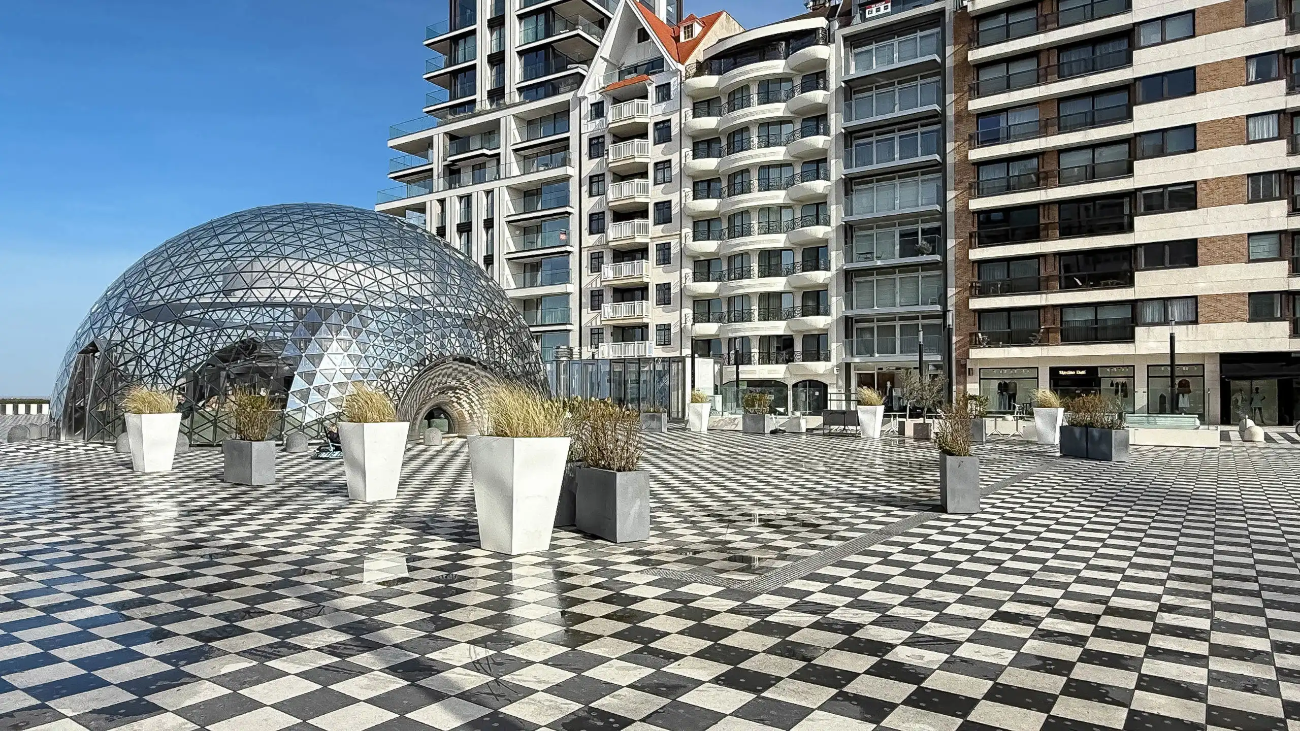 Ruime Garagebox MATUVU Onder het Albertplein in Knokke-Zoute foto 2