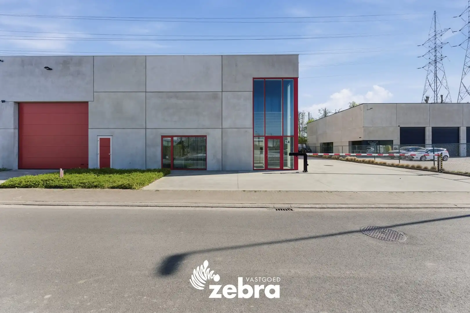 Recent bedrijfsgebouw op gunstige ligging te Roeselare! foto {{pictureIndex}}