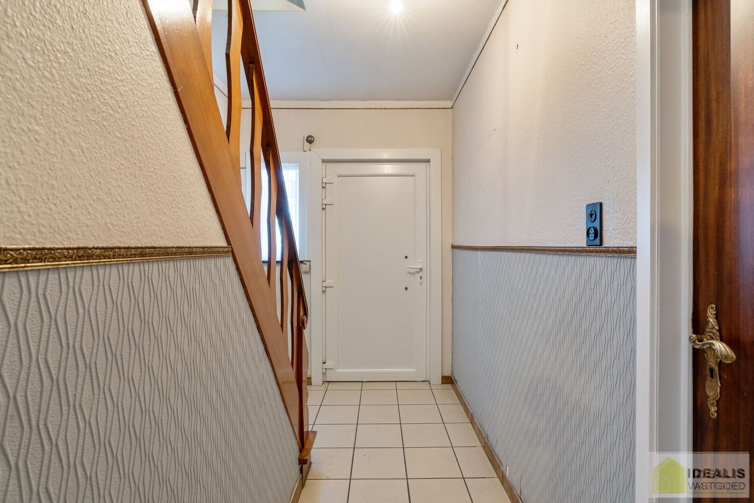 TE RENOVEREN WONING NABIJ HET CENTRUM VAN WIJCHMAAL, PEER OP EEN PERCEEL VAN  MAAR LIEFST 12A 5CA – DE WONING OMVAT EEN OPEN LEEFRUIMTE MET VEEL LICHTINVAL, KEUKEN MET AANSLUITEND EETKAMER, 3 SLAAPKAMERS, BADKAMER, VERANDA EN TWEE RUIME OPSLAGRUIMTES/WERKPLAATSEN – Een praktisch ingedeelde woning op een ruim perceel nabij het centrum van Peer! Dé perfecte zet voor zij die op zoek zijn naar een te renoveren woning met veel mogelijkheden op een rustige locatie in Wijchmaal, Peer! foto 11