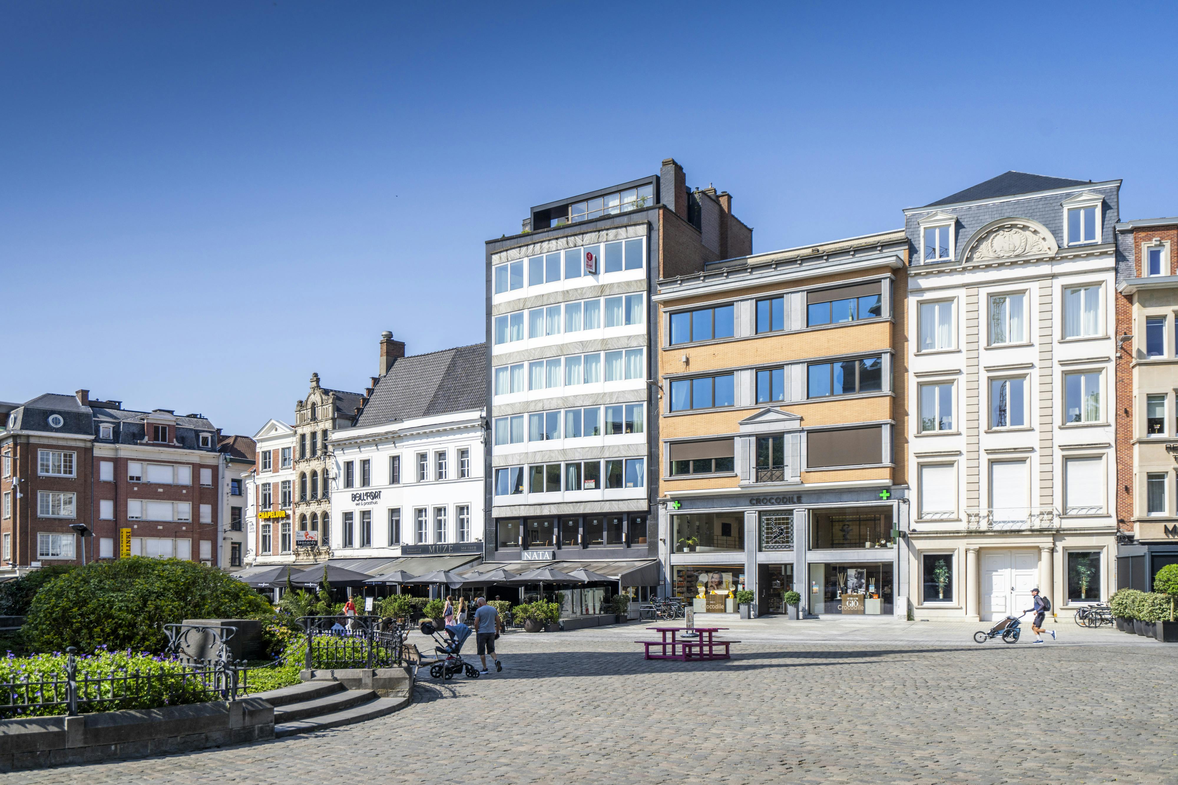 Ruim Appartement met zicht op de Grote Markt van Kortrijk foto 4