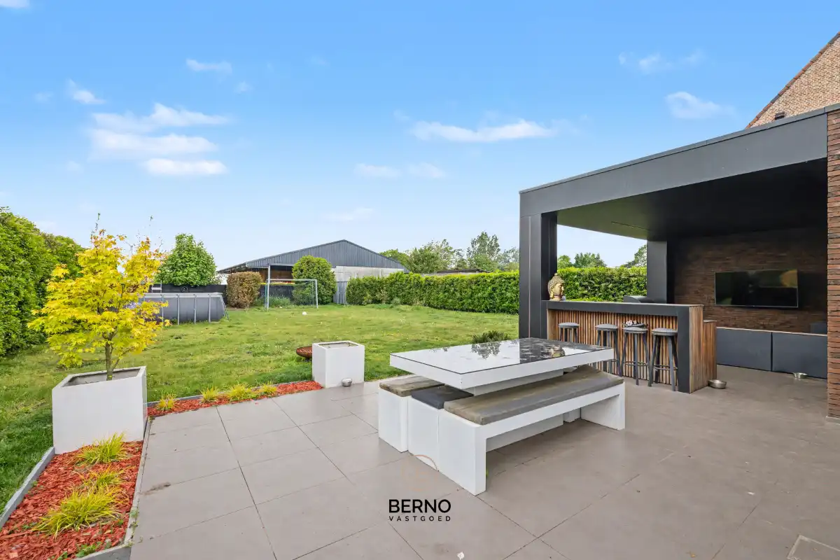 Exclusieve en moderne villa met luxe afwerking foto 21