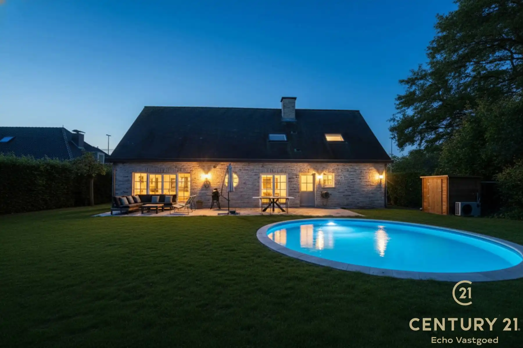 Praktisch gelegen, perfect onderhouden villa met zwembad foto 16