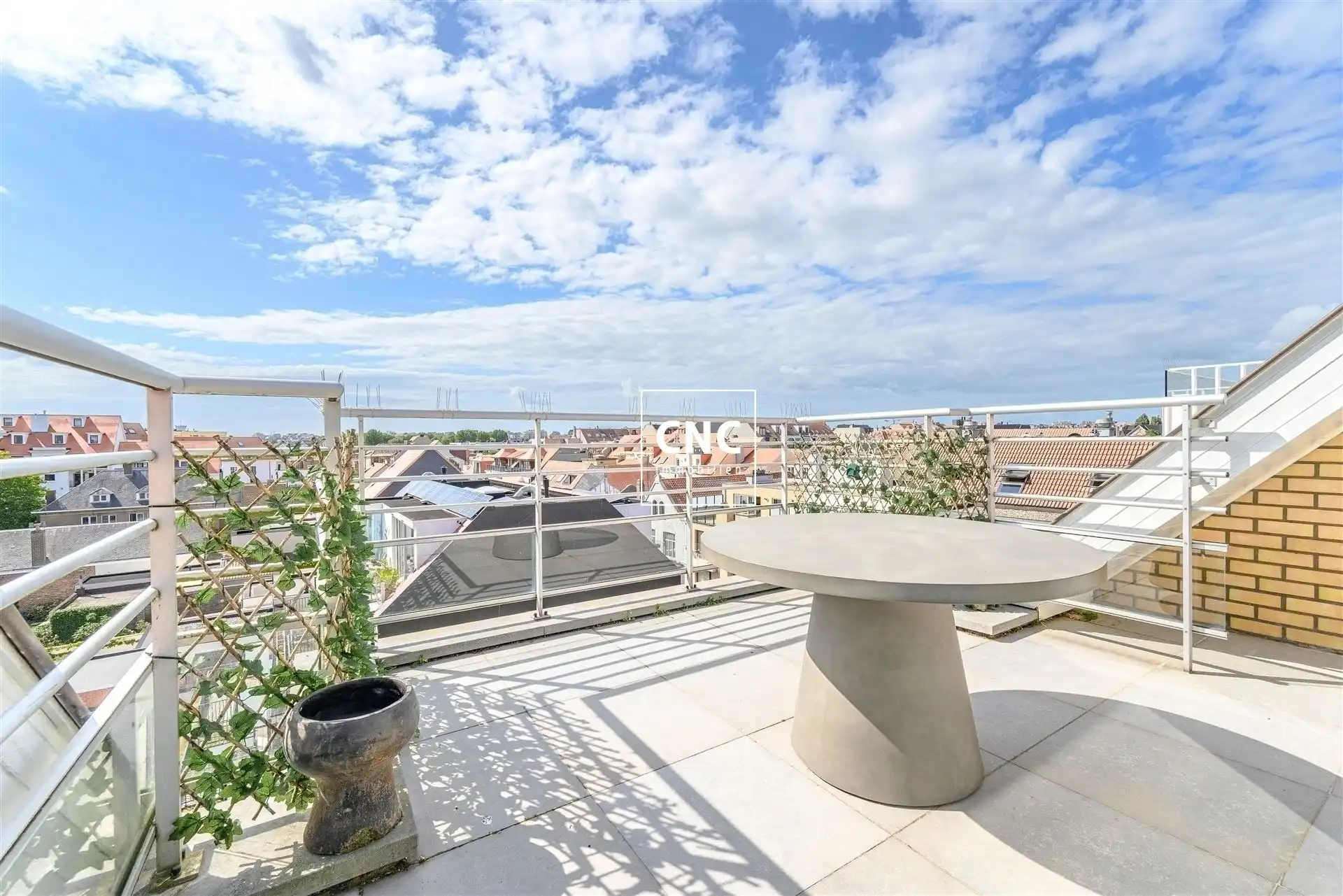 Prachtig instapklaar duplexappartement met 2 grote terrassen foto 2