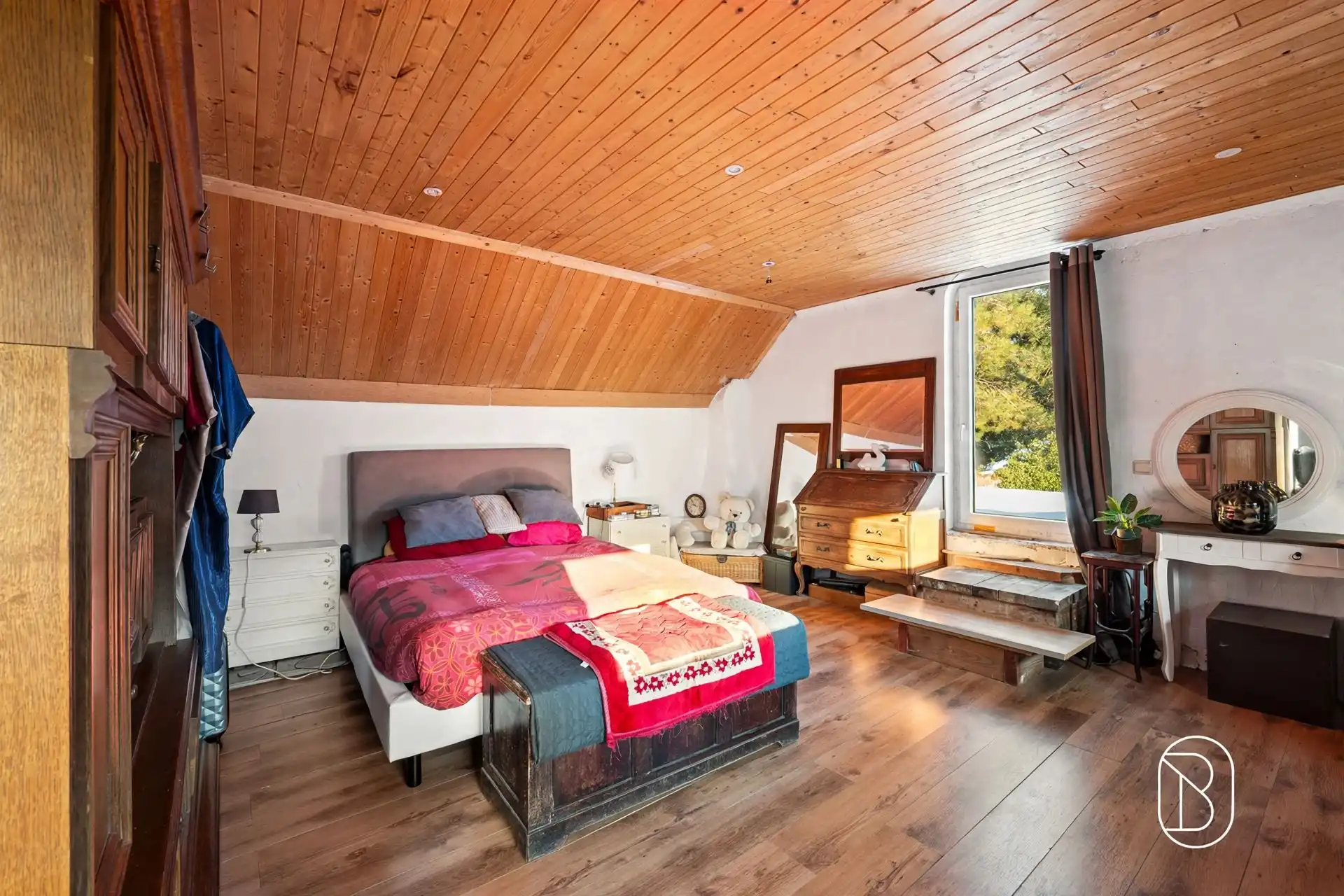 Grote karakterwoning met 5 slaapkamers en dakappartement. foto 16