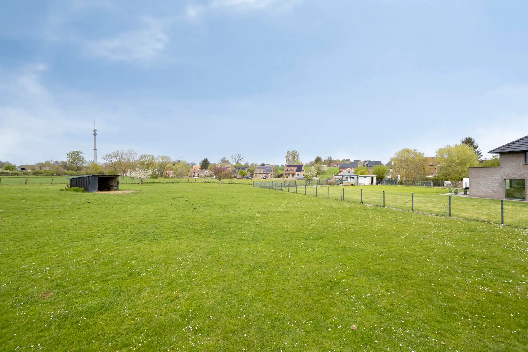 Bouwgrond voor open bebouwing gelegen in een rustige straat foto 6