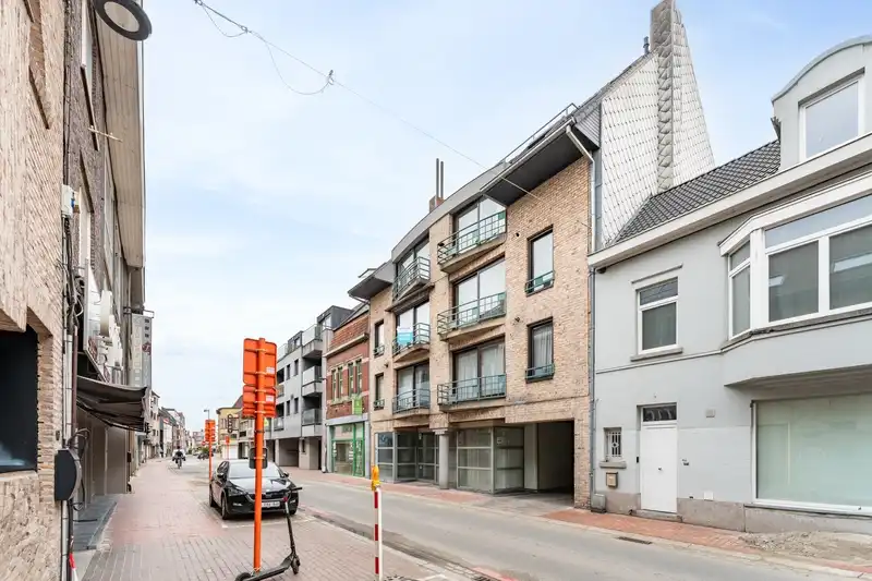 Centrum Roeselare -  Extra ruime brede  garage te koop foto 2