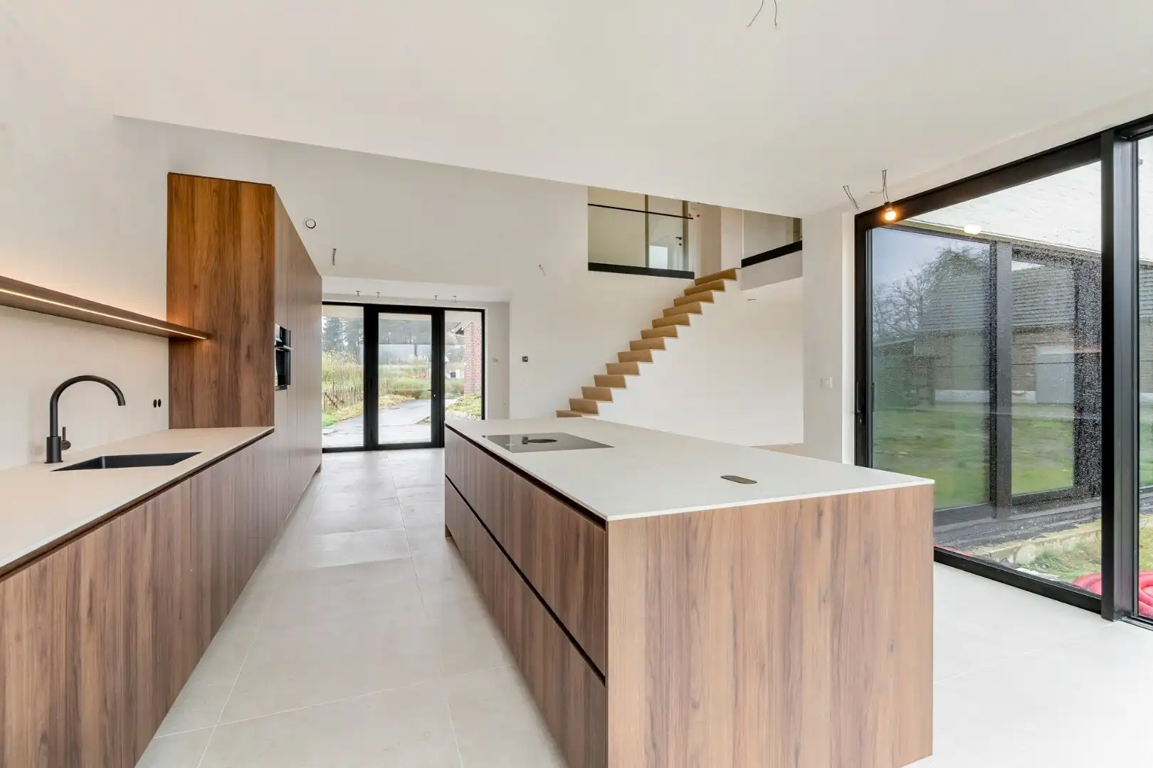 Exclusieve, volledig afgewerkte halfvrijstaande woning na transformatie van bestaande hoeve naar 2 BEN-woningen!  foto 11