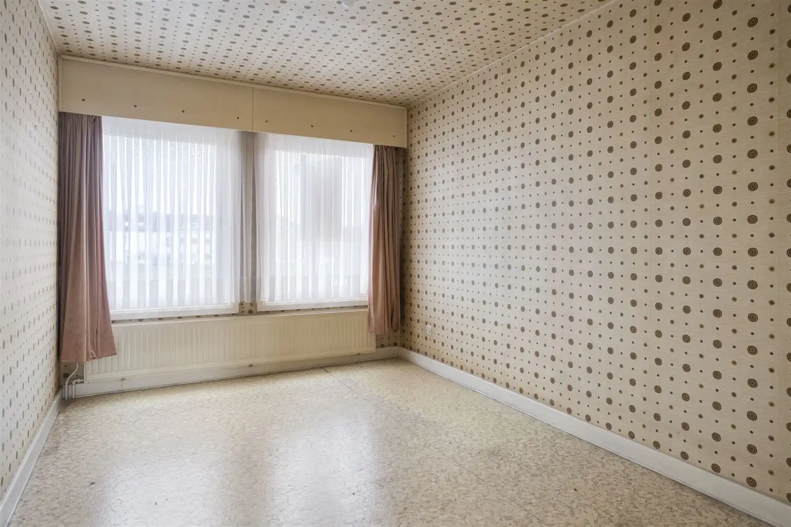 Te renoveren woning gelegen aan het plein in Kaprijke ! foto 14